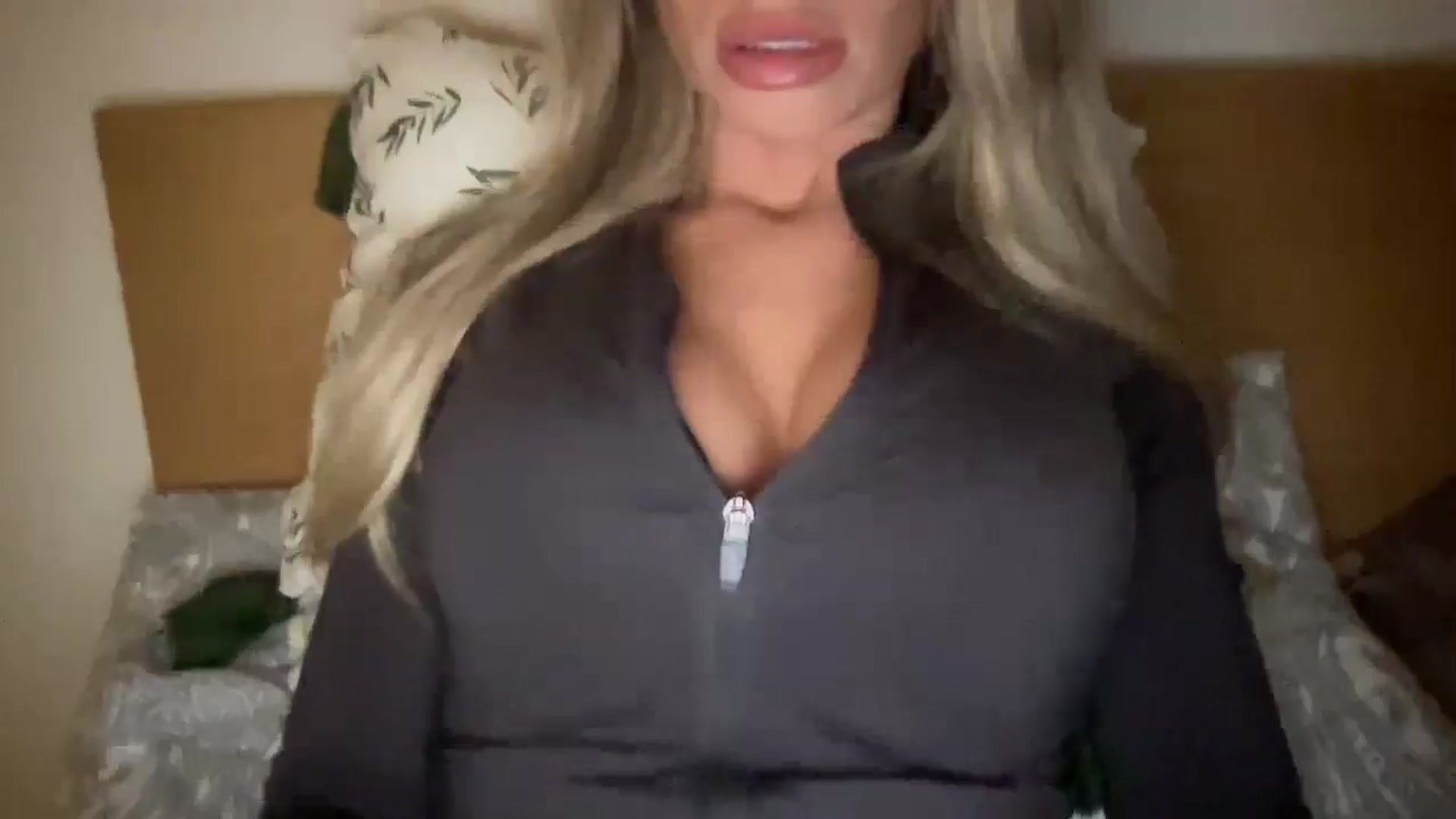 Gallery image thumbnail from Sophiaamay's myfreecams stream on, 03/29/2025, 22:28 image 14 of 20