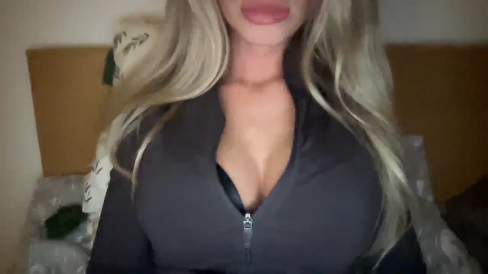 Gallery image thumbnail from Sophiaamay's myfreecams stream on, 03/29/2025, 22:28 image 4 of 20