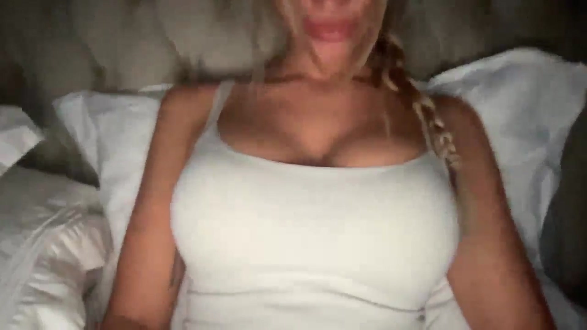 Gallery image thumbnail from Sophiaamay's myfreecams stream on, 04/02/2025, 20:01 image 4 of 20