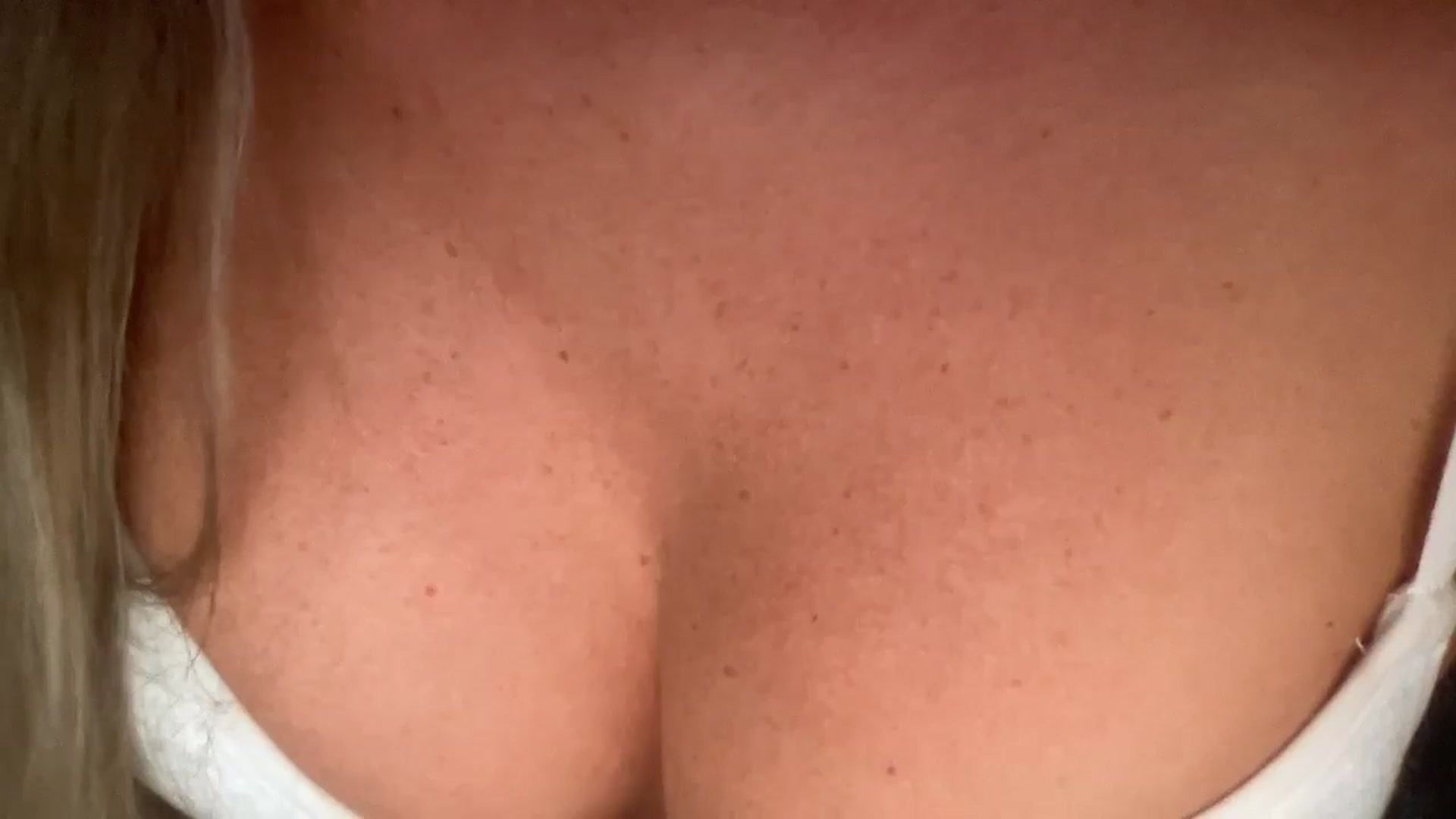 Gallery image thumbnail from Sophiaamay's myfreecams stream on, 04/06/2025, 23:02 image 8 of 20