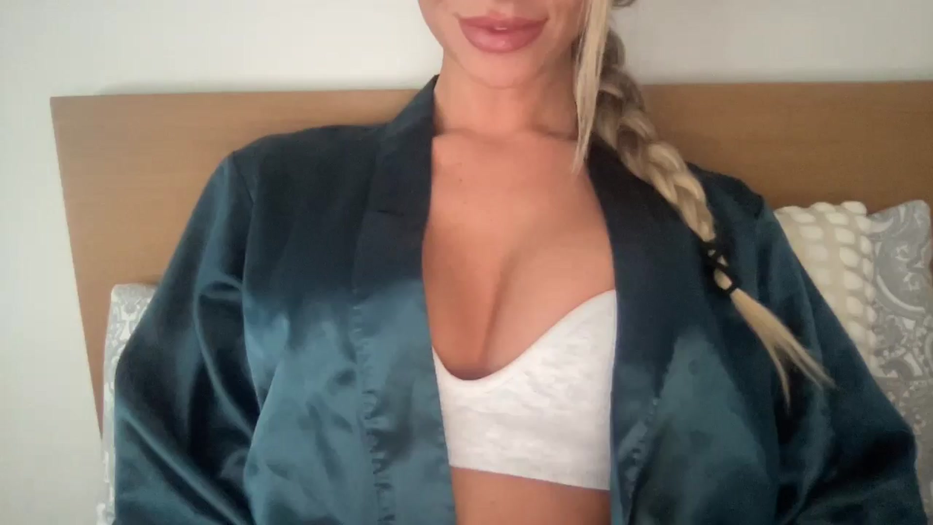 Gallery image thumbnail from Sophiaamay's myfreecams stream on, 04/07/2025, 10:58 image 14 of 20