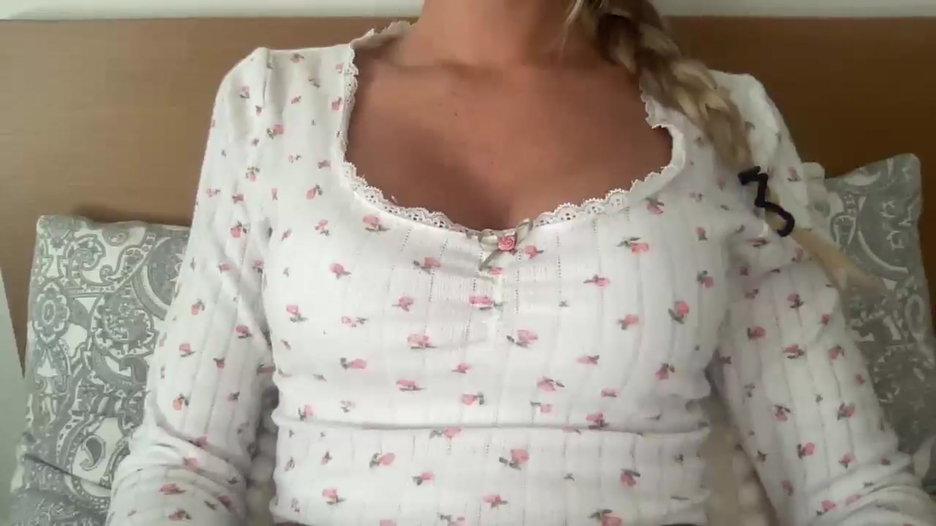 Gallery image thumbnail from Sophiaamay's myfreecams stream on, 04/07/2025, 11:56 image 4 of 20