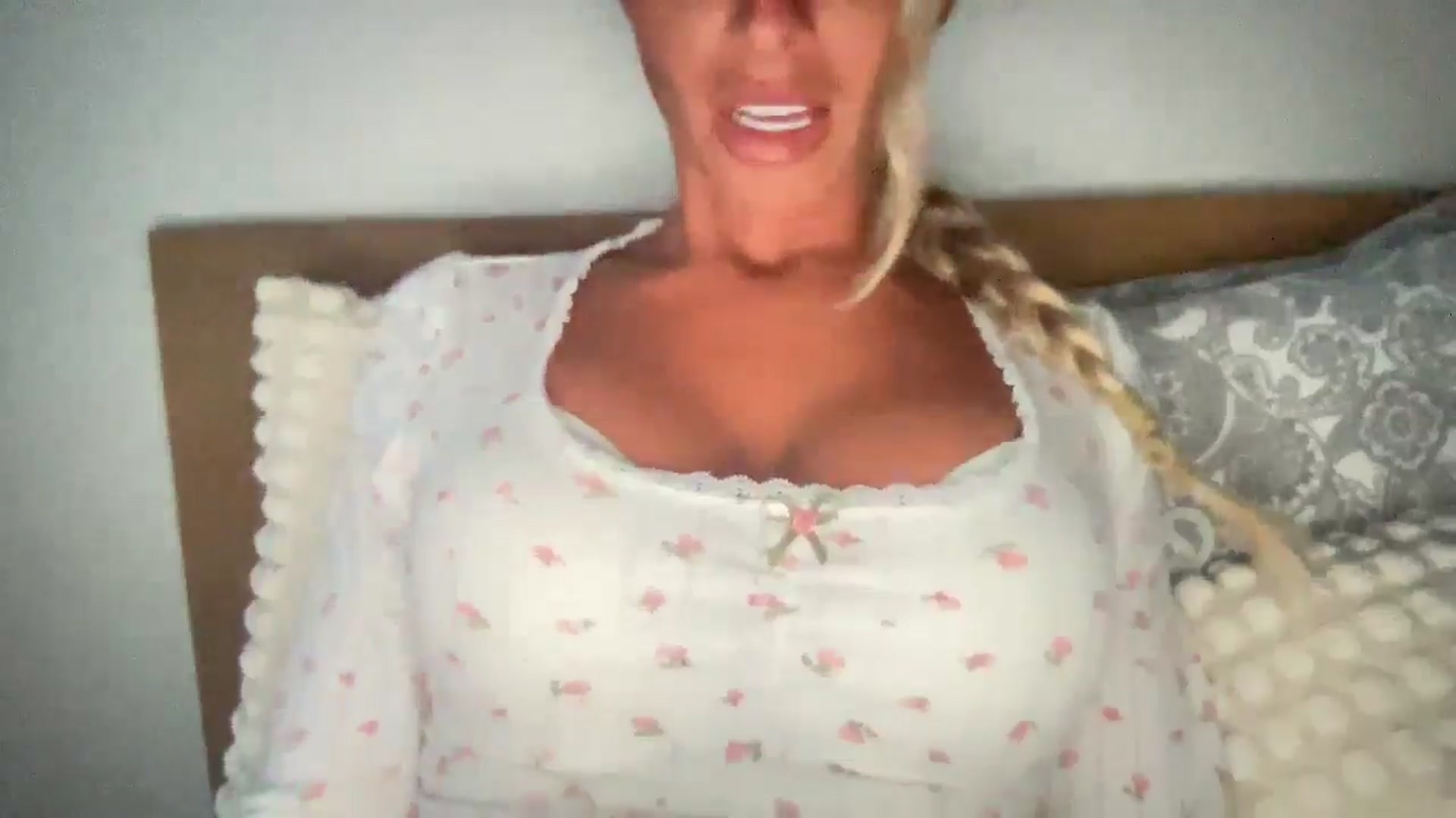 Gallery image thumbnail from Sophiaamay's myfreecams stream on, 05/15/2025, 20:00 image 9 of 20