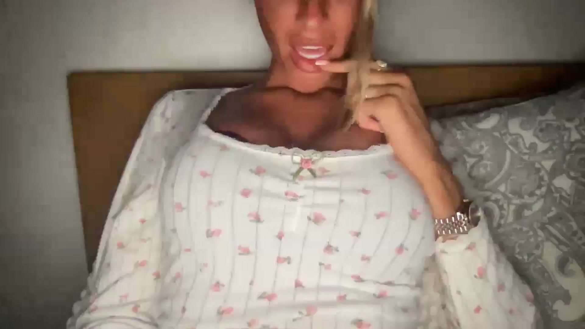 Gallery image thumbnail from Sophiaamay's myfreecams stream on, 05/15/2025, 20:58 image 19 of 20
