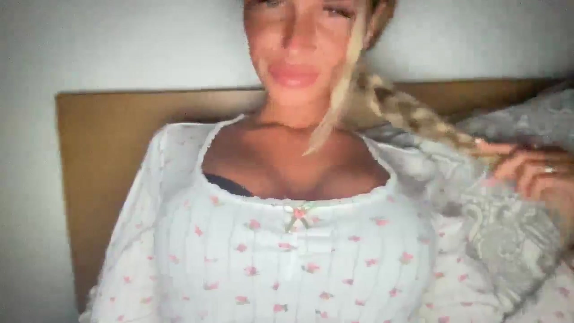 Gallery image thumbnail from Sophiaamay's myfreecams stream on, 05/15/2025, 21:49 image 11 of 20