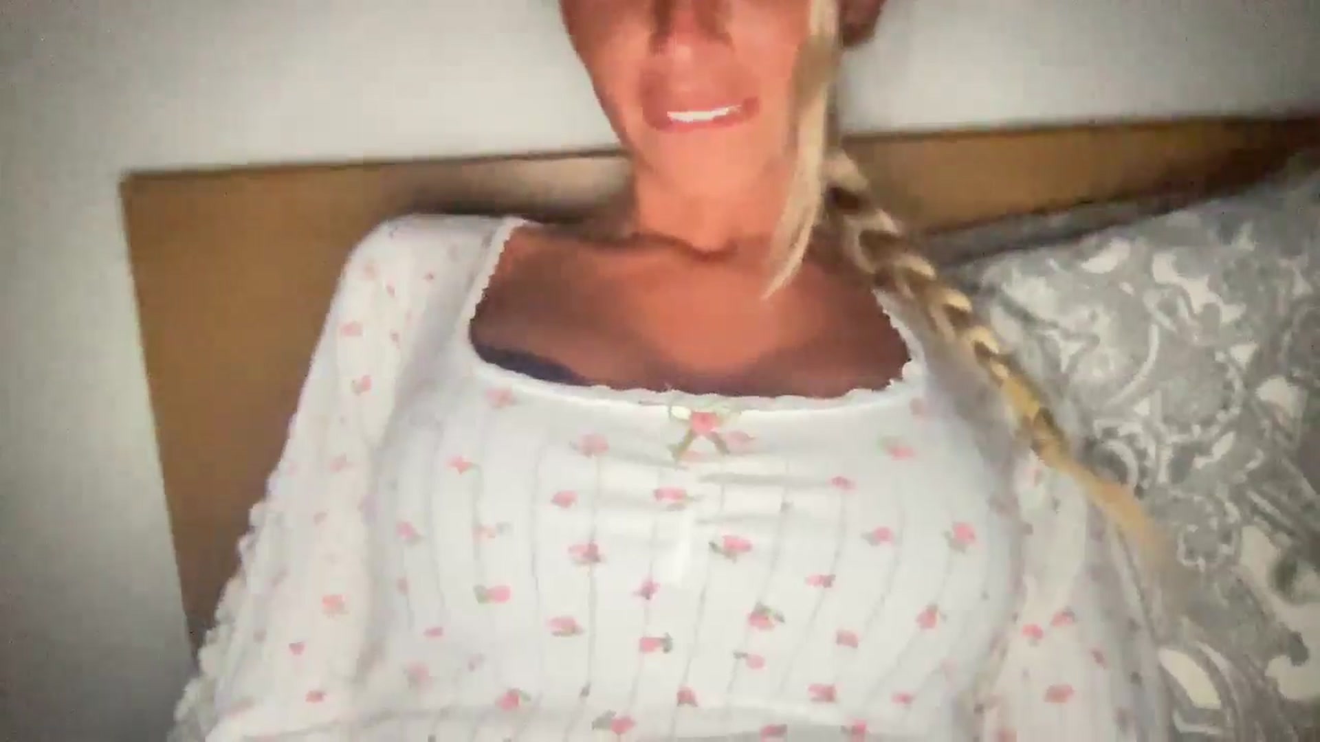 Gallery image thumbnail from Sophiaamay's myfreecams stream on, 05/15/2025, 21:49 image 2 of 20