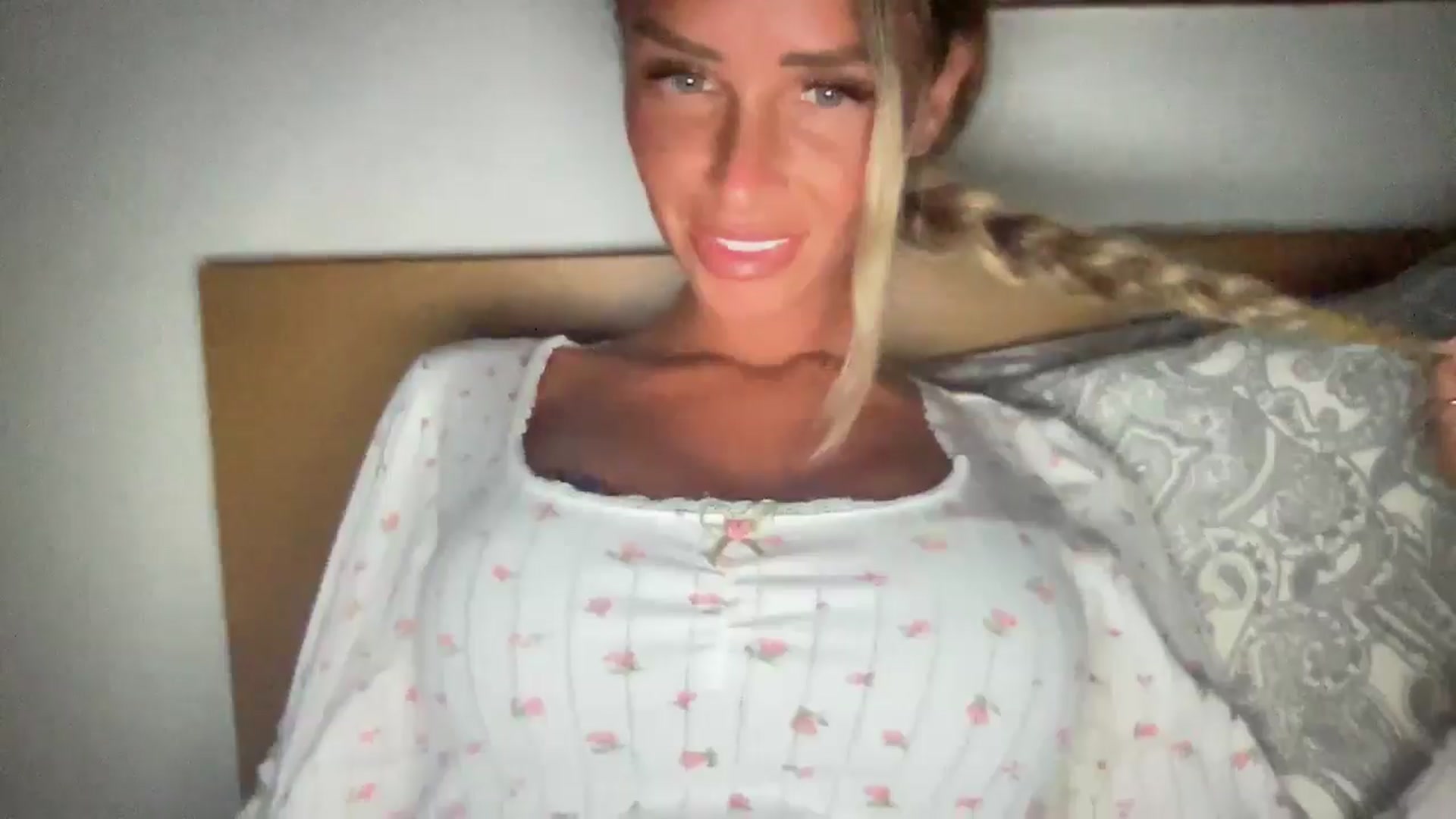 Gallery image thumbnail from Sophiaamay's myfreecams stream on, 05/15/2025, 21:49 image 8 of 20