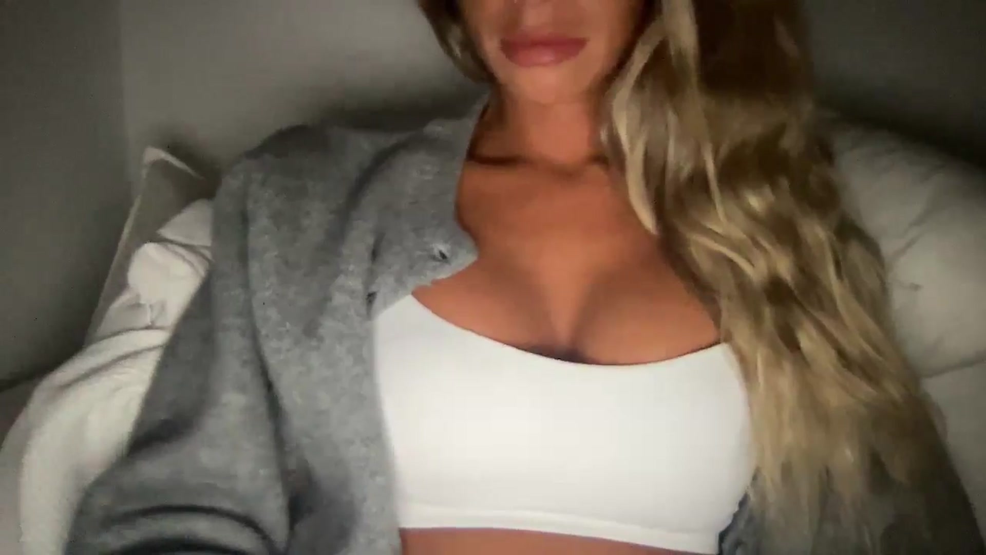 Gallery image thumbnail from Sophiaamay's myfreecams stream on, 06/02/2025, 24:17 image 4 of 20