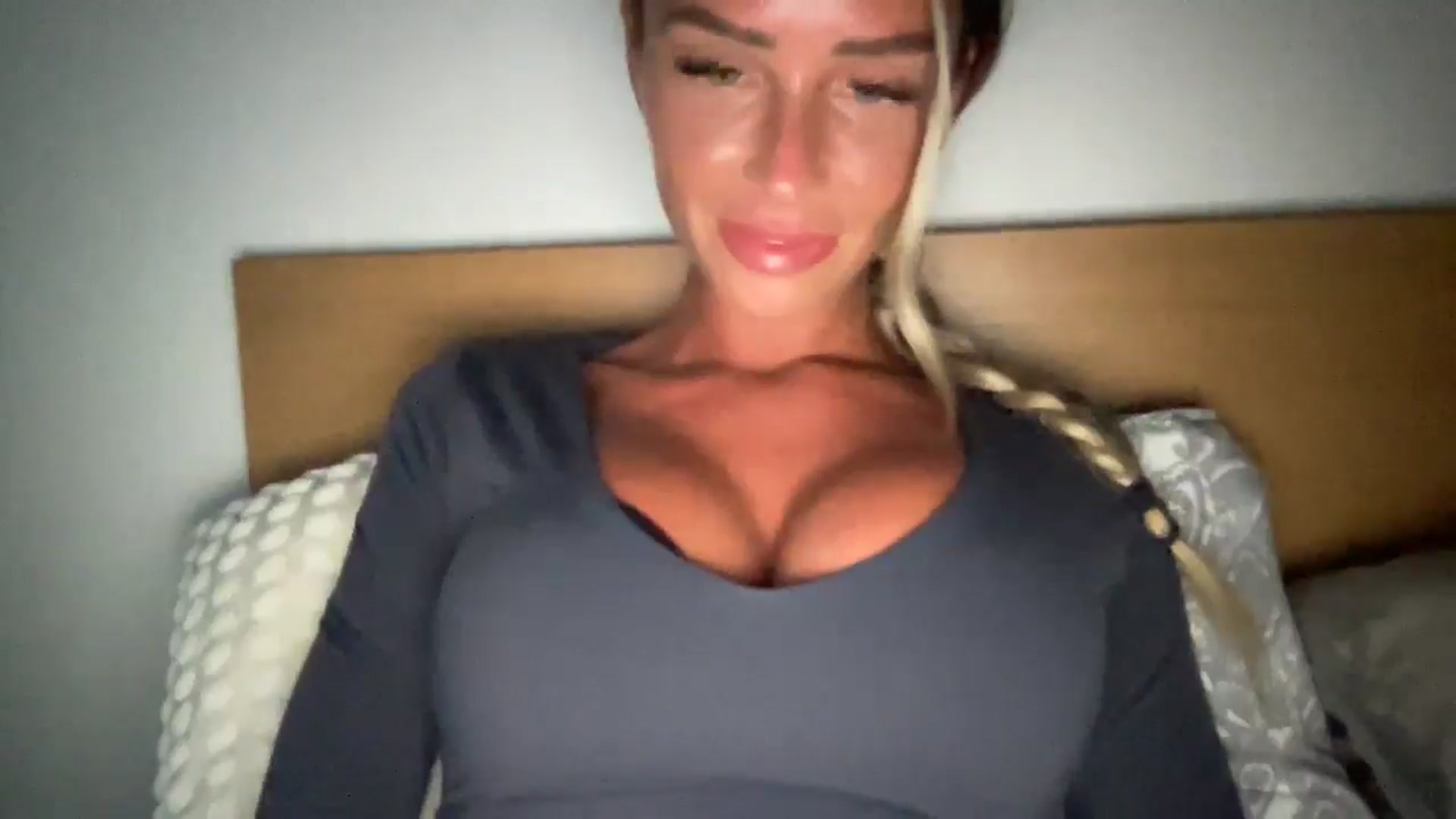 Gallery image thumbnail from Sophiaamay's myfreecams stream on, 06/18/2025, 21:24 image 6 of 20