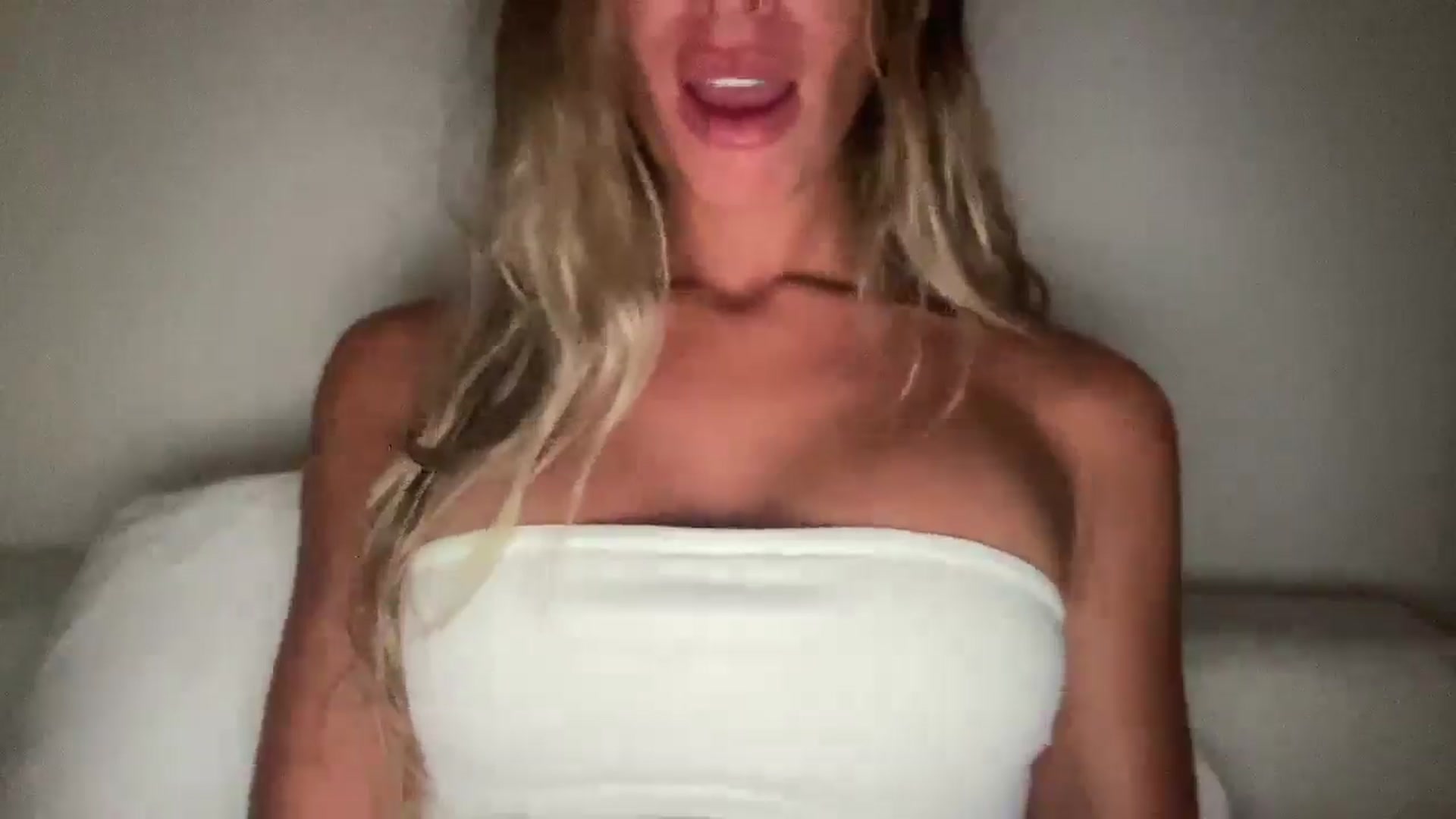 Gallery image thumbnail from Sophiaamay's myfreecams stream on, 07/30/2025, 20:45 image 20 of 20