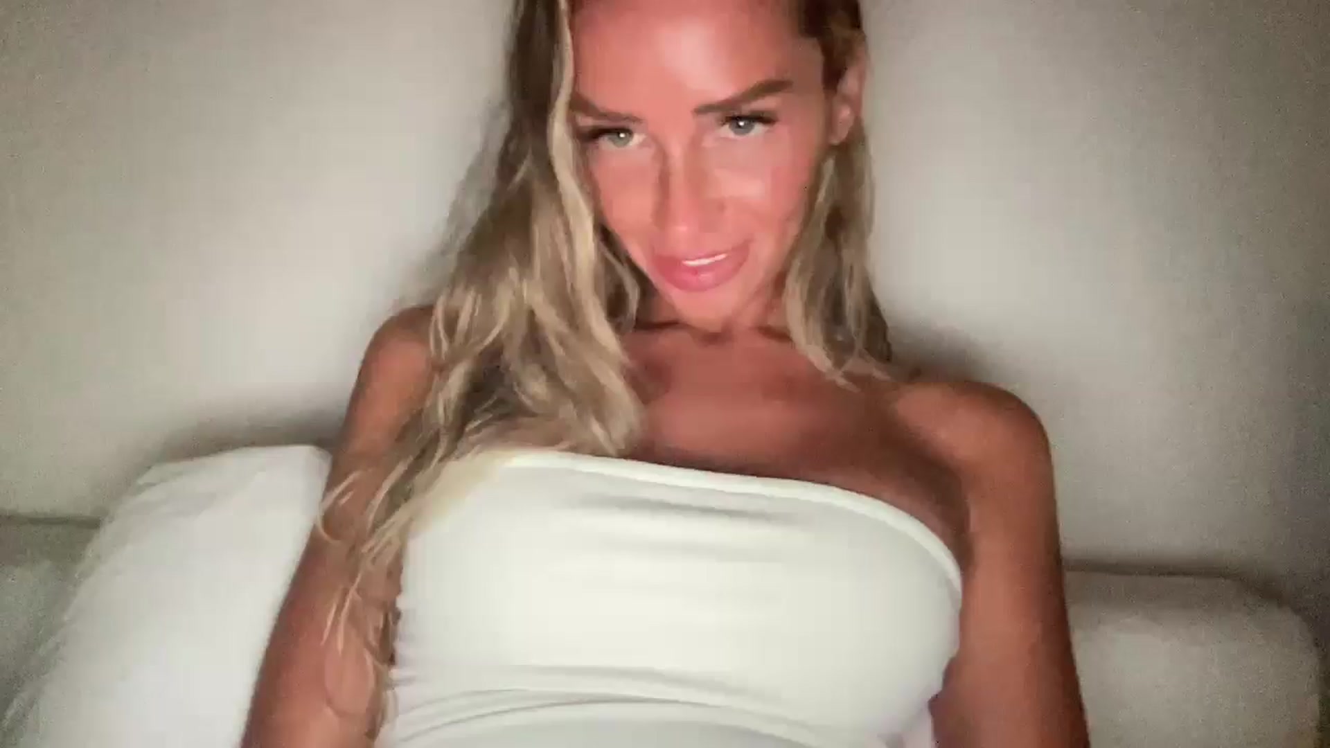 Gallery image thumbnail from Sophiaamay's myfreecams stream on, 07/30/2025, 20:58 image 4 of 20