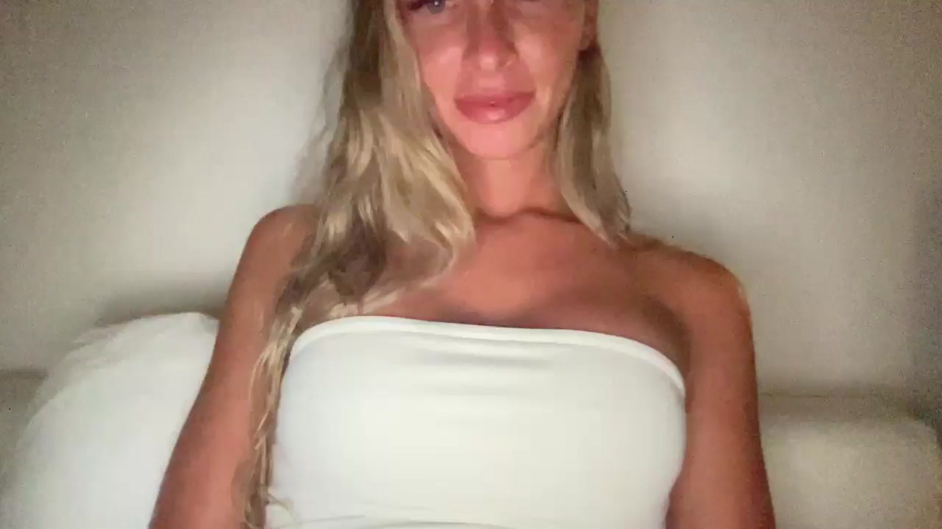 Gallery image thumbnail from Sophiaamay's myfreecams stream on, 07/30/2025, 20:58 image 12 of 20