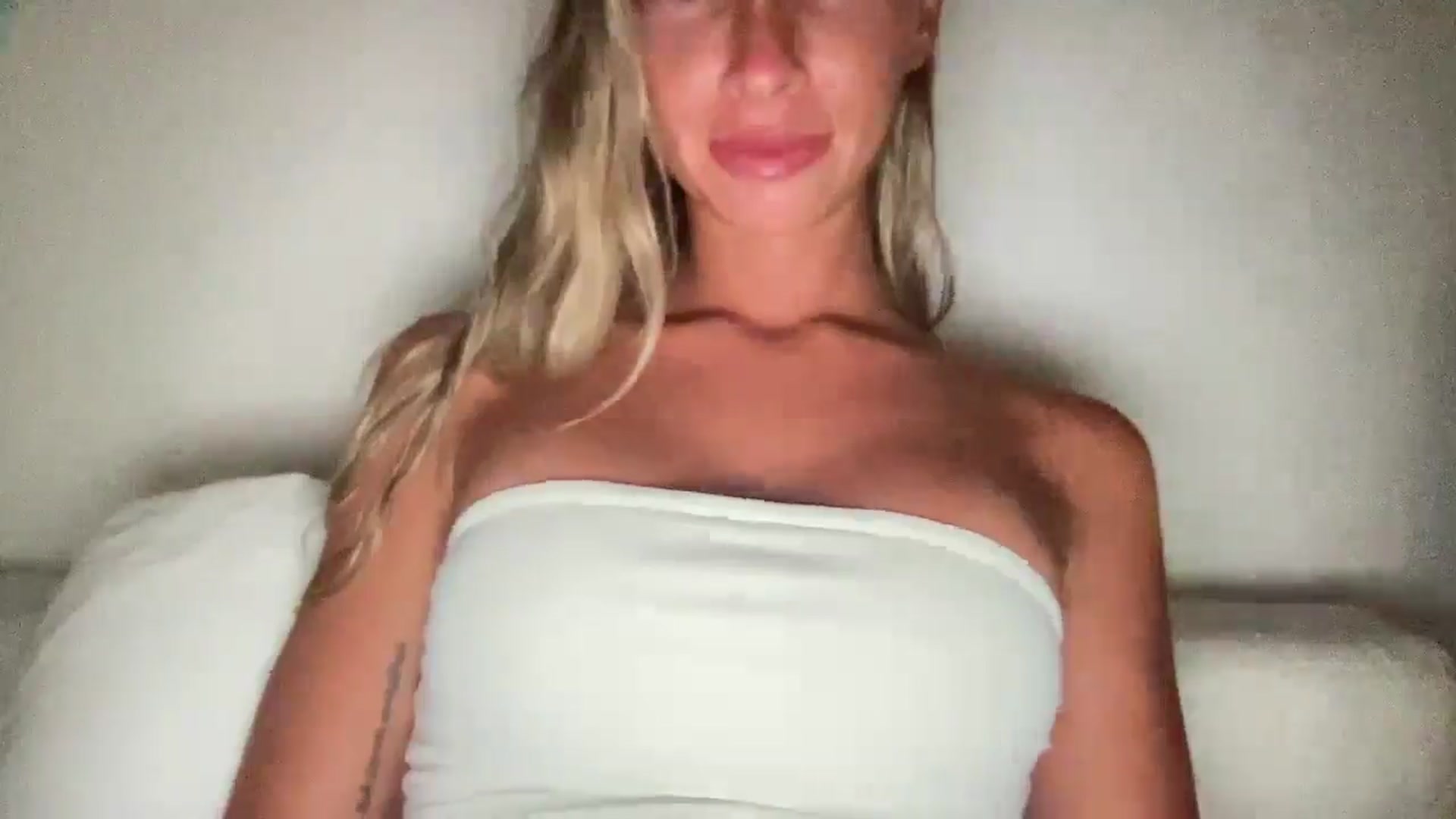 Gallery image thumbnail from Sophiaamay's myfreecams stream on, 07/30/2025, 20:58 image 16 of 20
