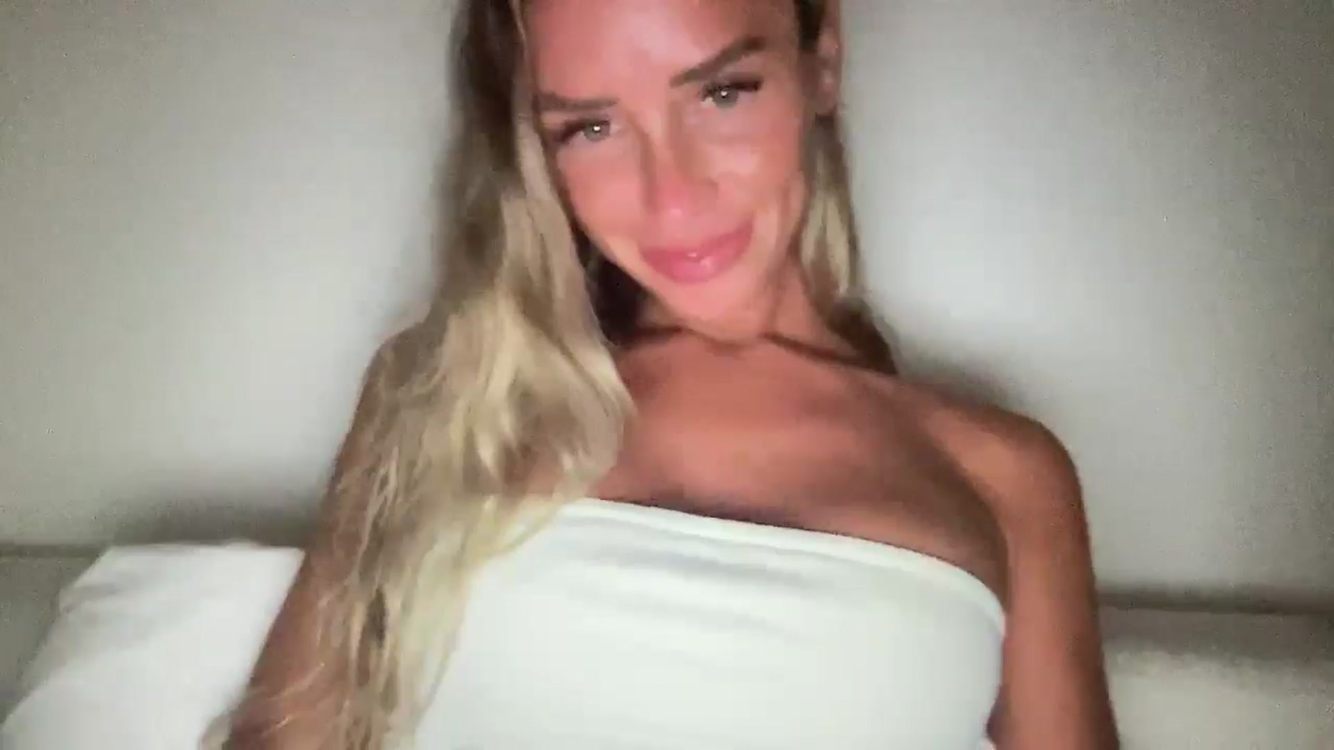 Gallery image thumbnail from Sophiaamay's myfreecams stream on, 07/30/2025, 21:35 image 6 of 20