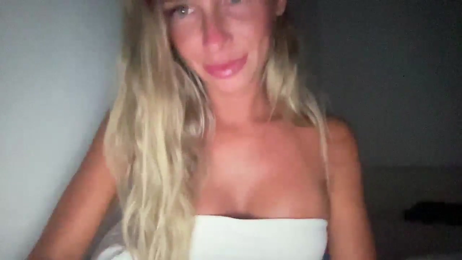 Gallery image thumbnail from Sophiaamay's myfreecams stream on, 07/30/2025, 22:34 image 11 of 20