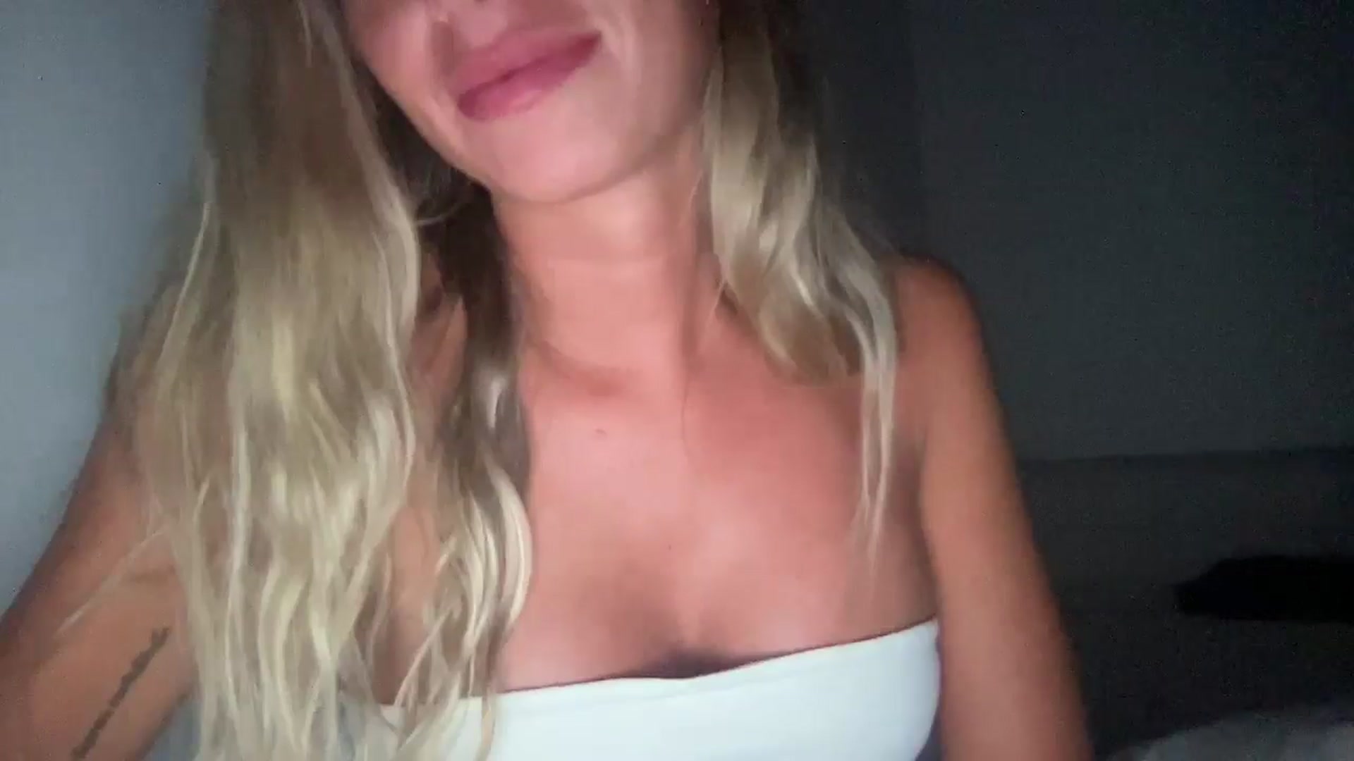 Gallery image thumbnail from Sophiaamay's myfreecams stream on, 07/30/2025, 22:34 image 14 of 20