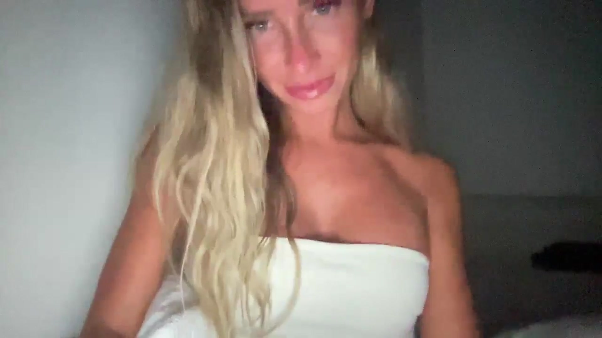 Gallery image thumbnail from Sophiaamay's myfreecams stream on, 07/30/2025, 22:34 image 15 of 20