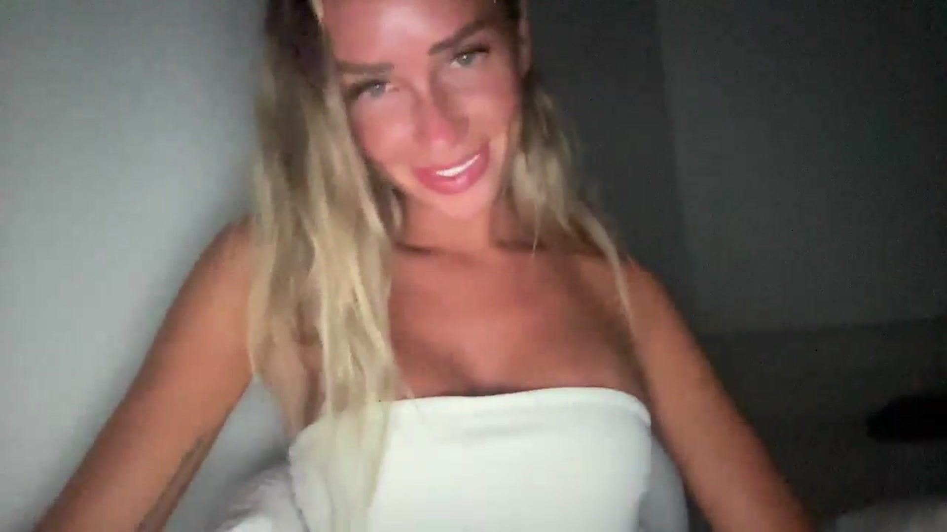 Gallery image thumbnail from Sophiaamay's myfreecams stream on, 07/30/2025, 22:34 image 10 of 20