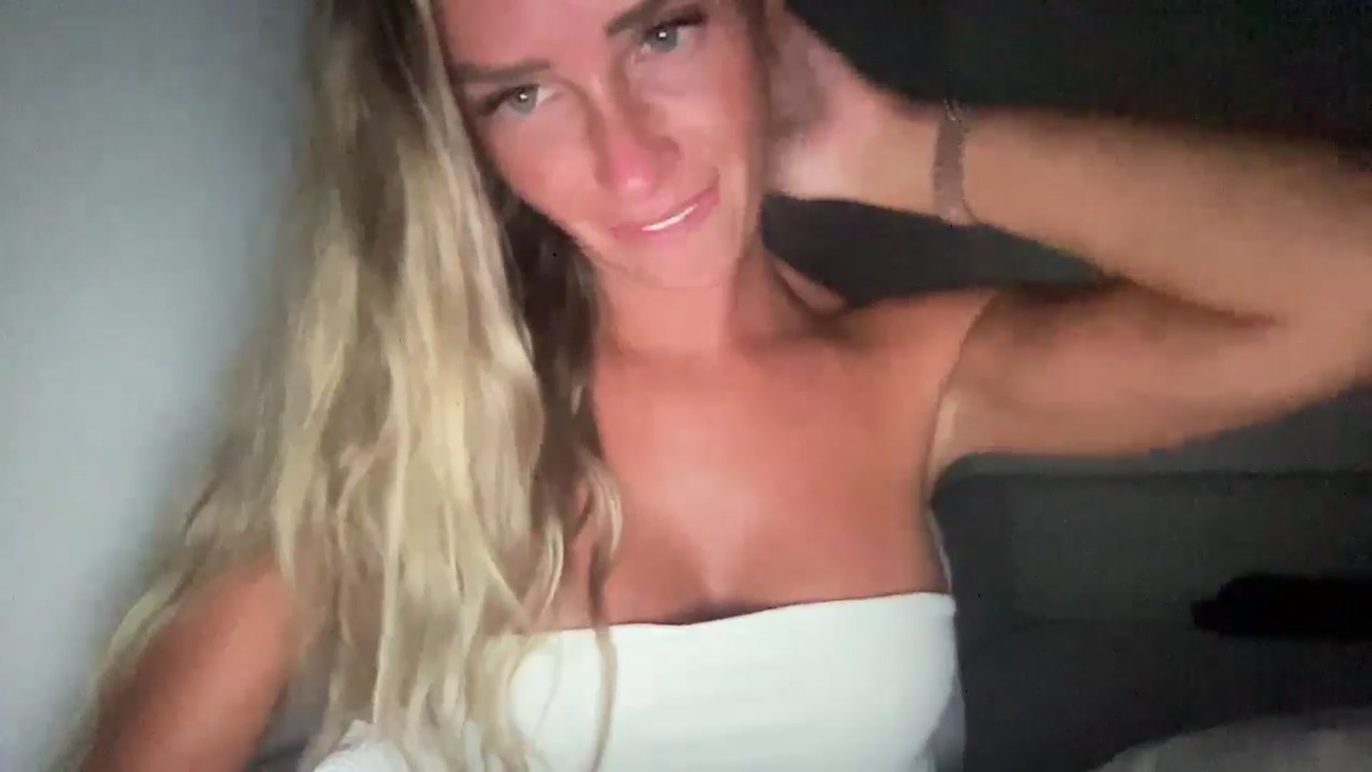 Gallery image thumbnail from Sophiaamay's myfreecams stream on, 07/30/2025, 22:34 image 16 of 20