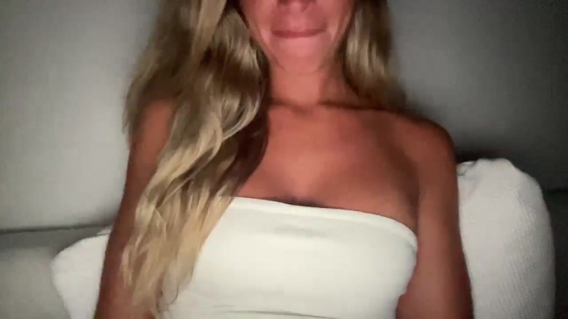 Gallery image thumbnail from Sophiaamay's myfreecams stream on, 07/30/2025, 23:18 image 4 of 20