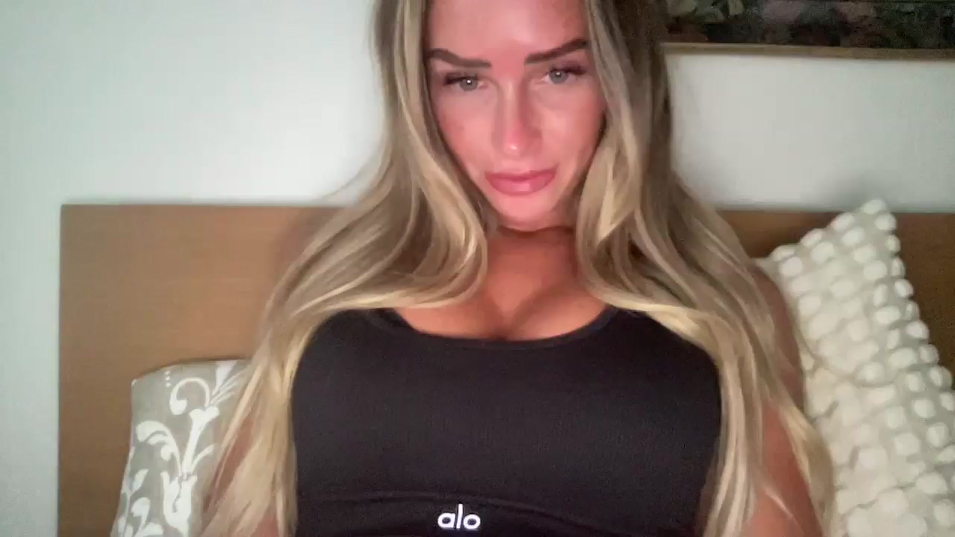 Gallery image thumbnail from Sophiaamay's myfreecams stream on, 08/24/2025, 18:00 image 20 of 20