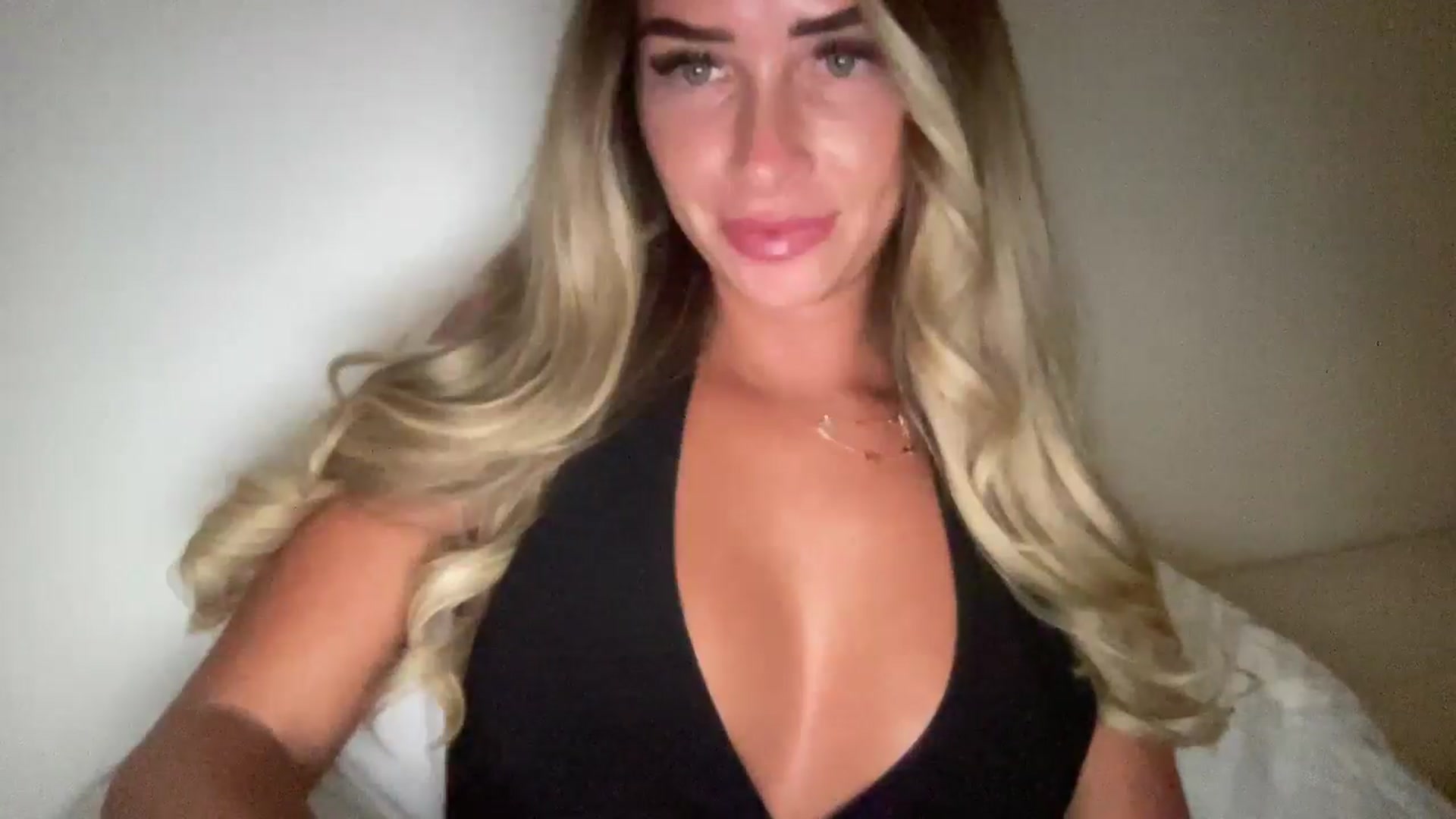 Gallery image thumbnail from Sophiaamay's myfreecams stream on, 08/26/2025, 20:05 image 19 of 20