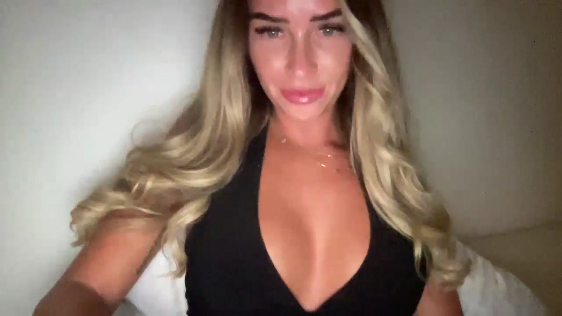 Gallery image thumbnail from Sophiaamay's myfreecams stream on, 08/26/2025, 20:05 image 9 of 20