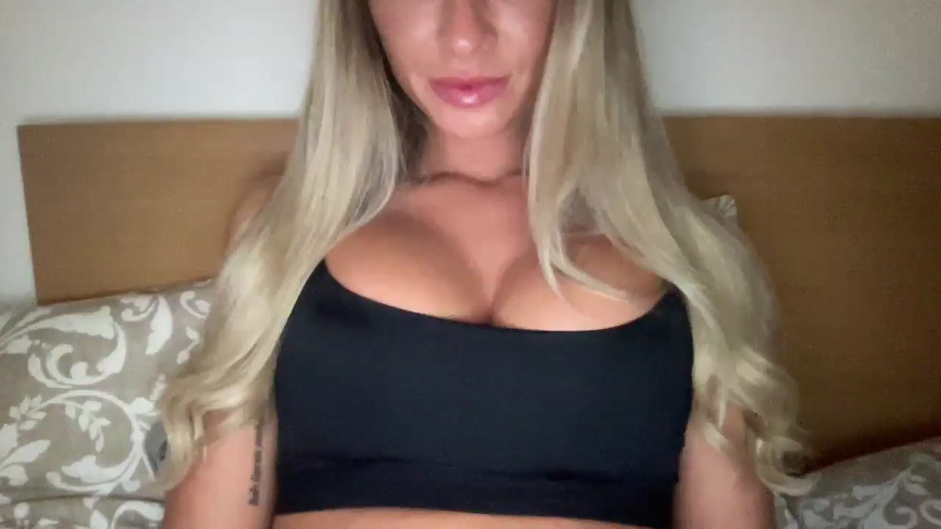 Gallery image thumbnail from Sophiaamay's myfreecams stream on, 09/15/2025, 18:10 image 6 of 20