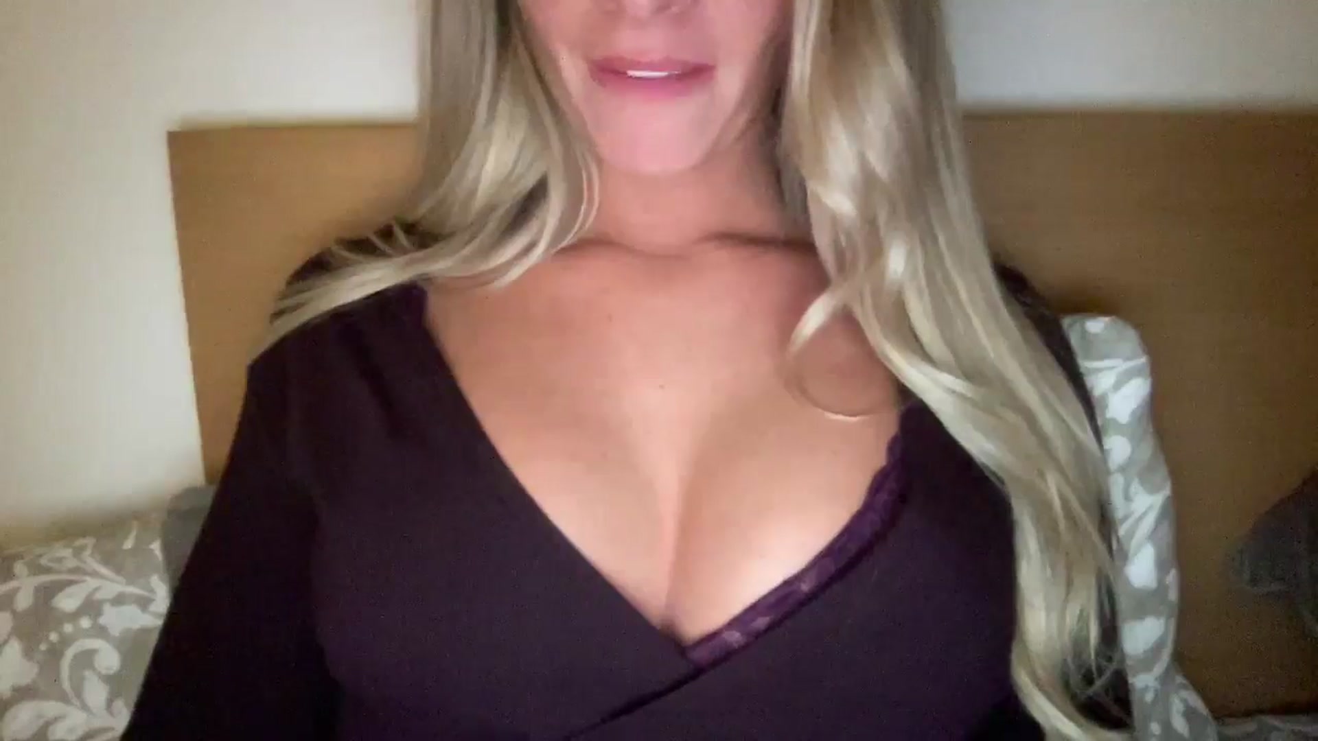 Gallery image thumbnail from Sophiaamay's myfreecams stream on, 09/24/2025, 22:58 image 11 of 20
