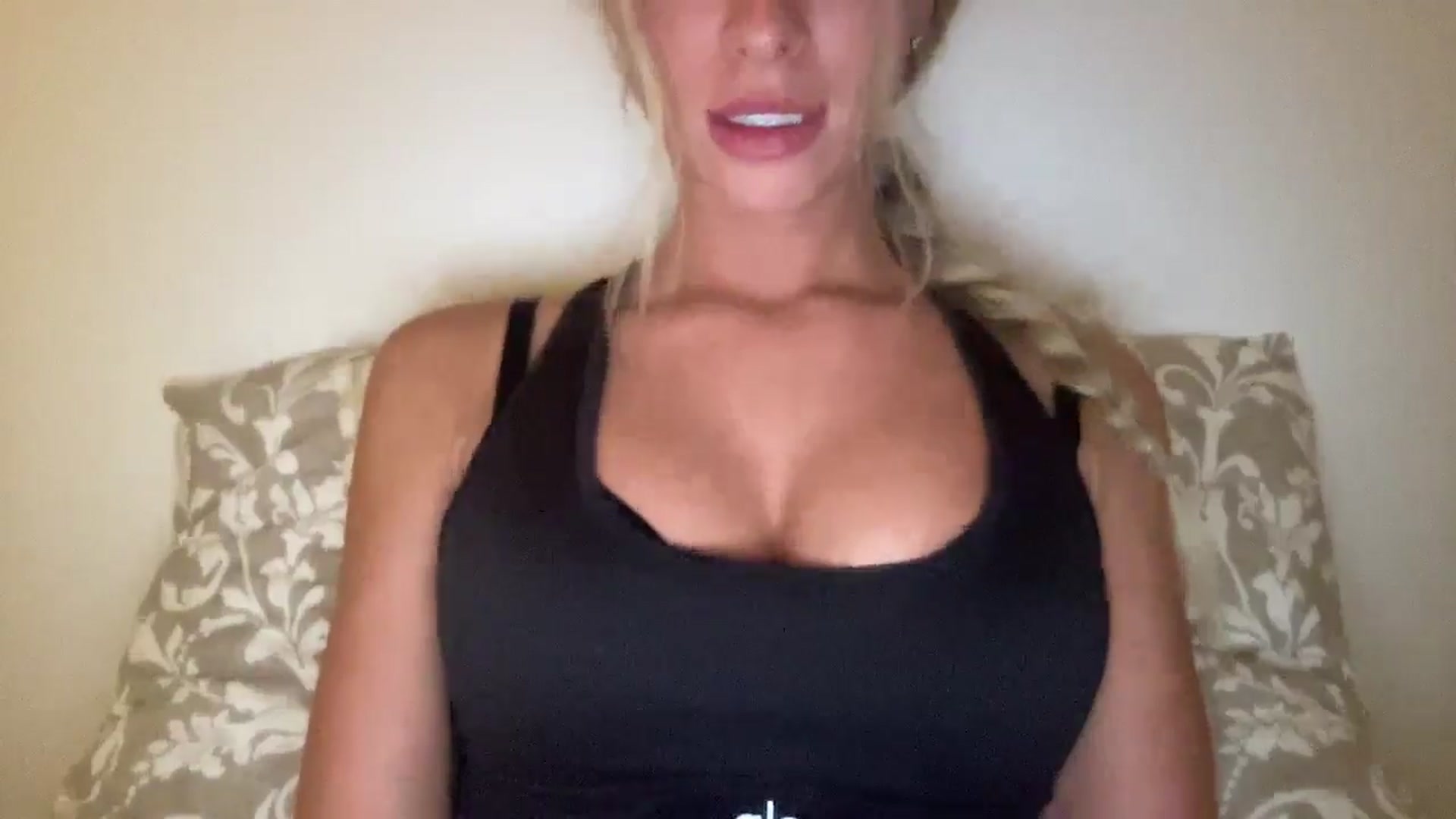Gallery image thumbnail from Sophiaamay's myfreecams stream on, 09/27/2025, 22:47 image 16 of 20