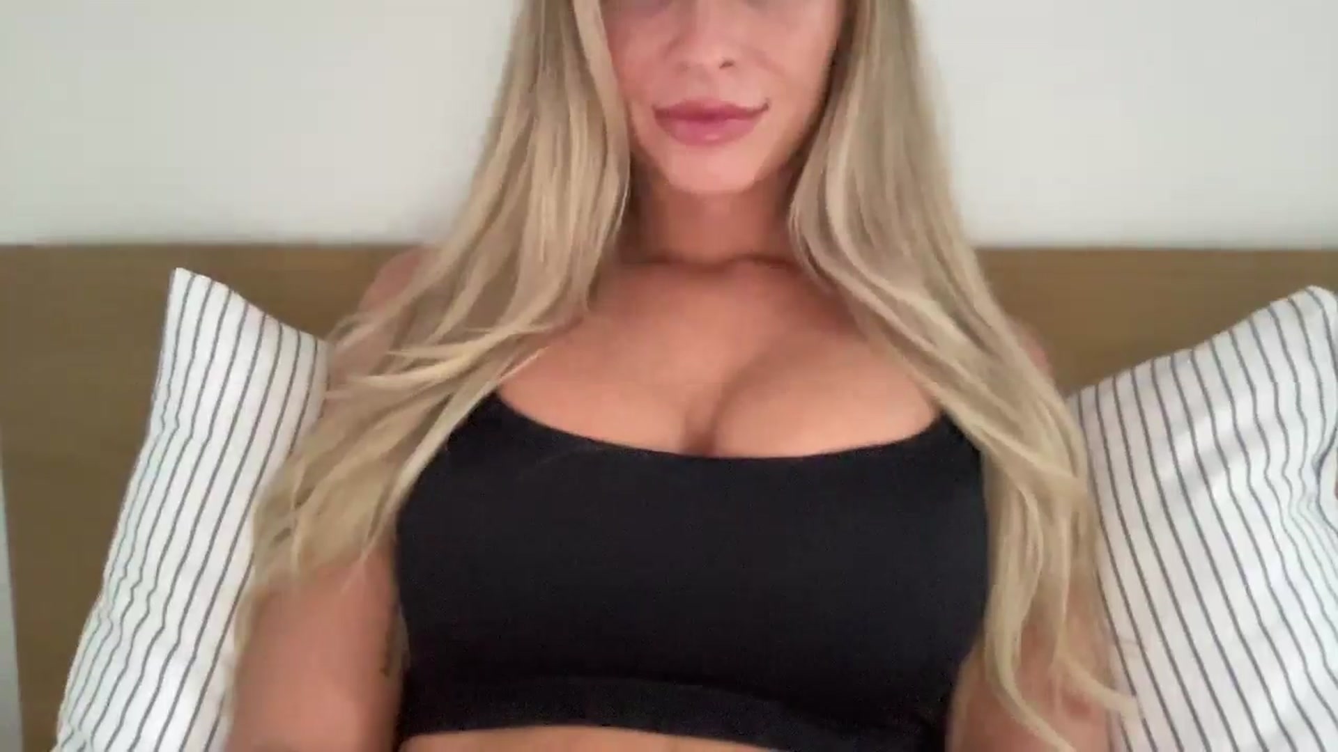 Gallery image thumbnail from Sophiaamay's myfreecams stream on, 10/01/2025, 16:25 image 3 of 20