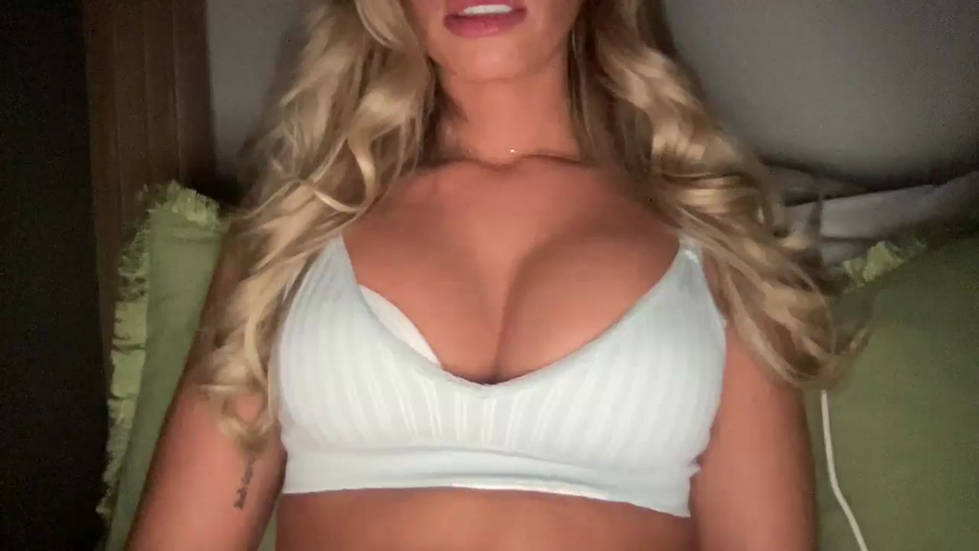 Gallery image thumbnail from Sophiaamay's myfreecams stream on, 10/05/2025, 19:42 image 7 of 20