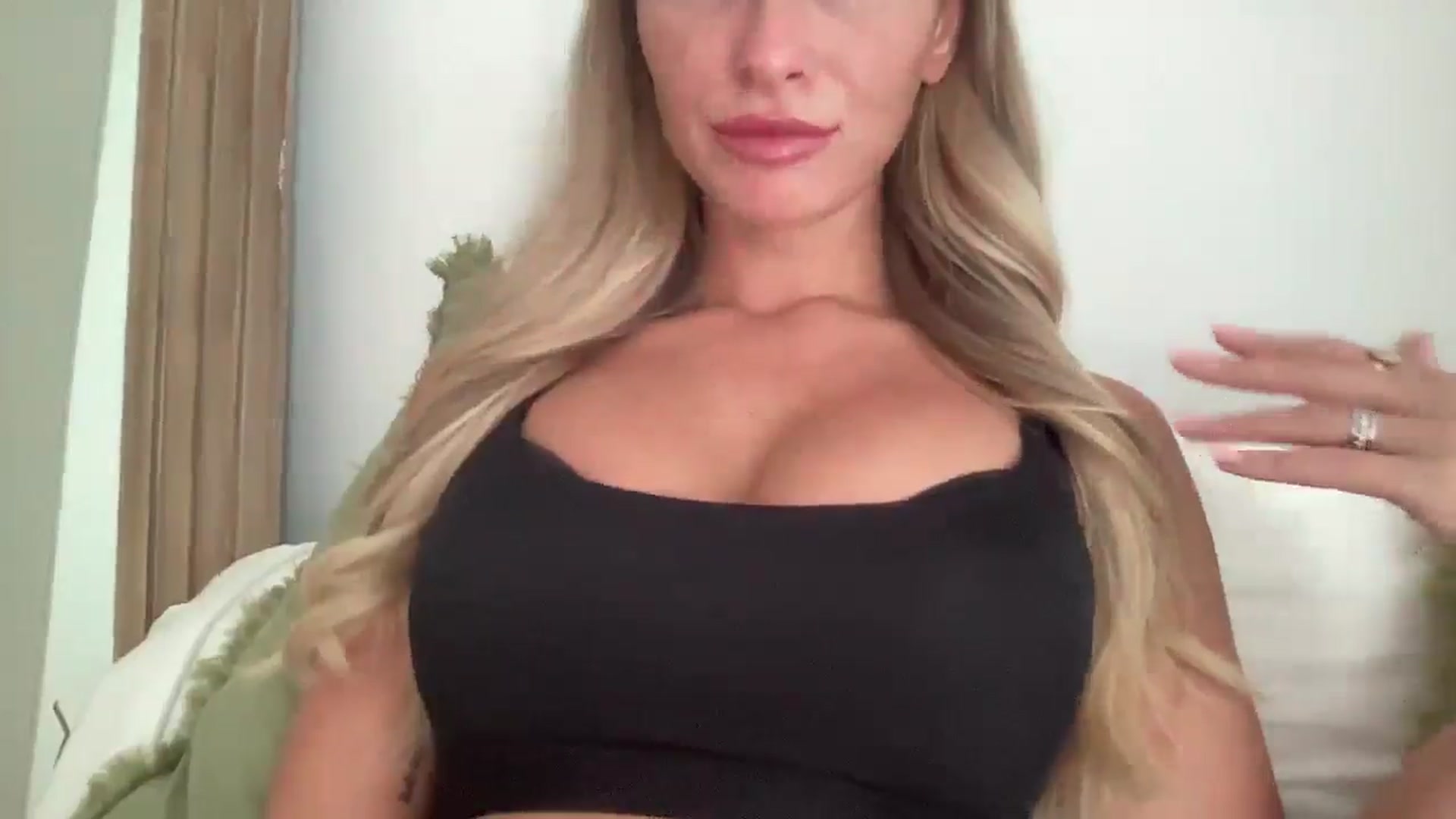 Gallery image thumbnail from Sophiaamay's myfreecams stream on, 10/07/2025, 11:40 image 6 of 20