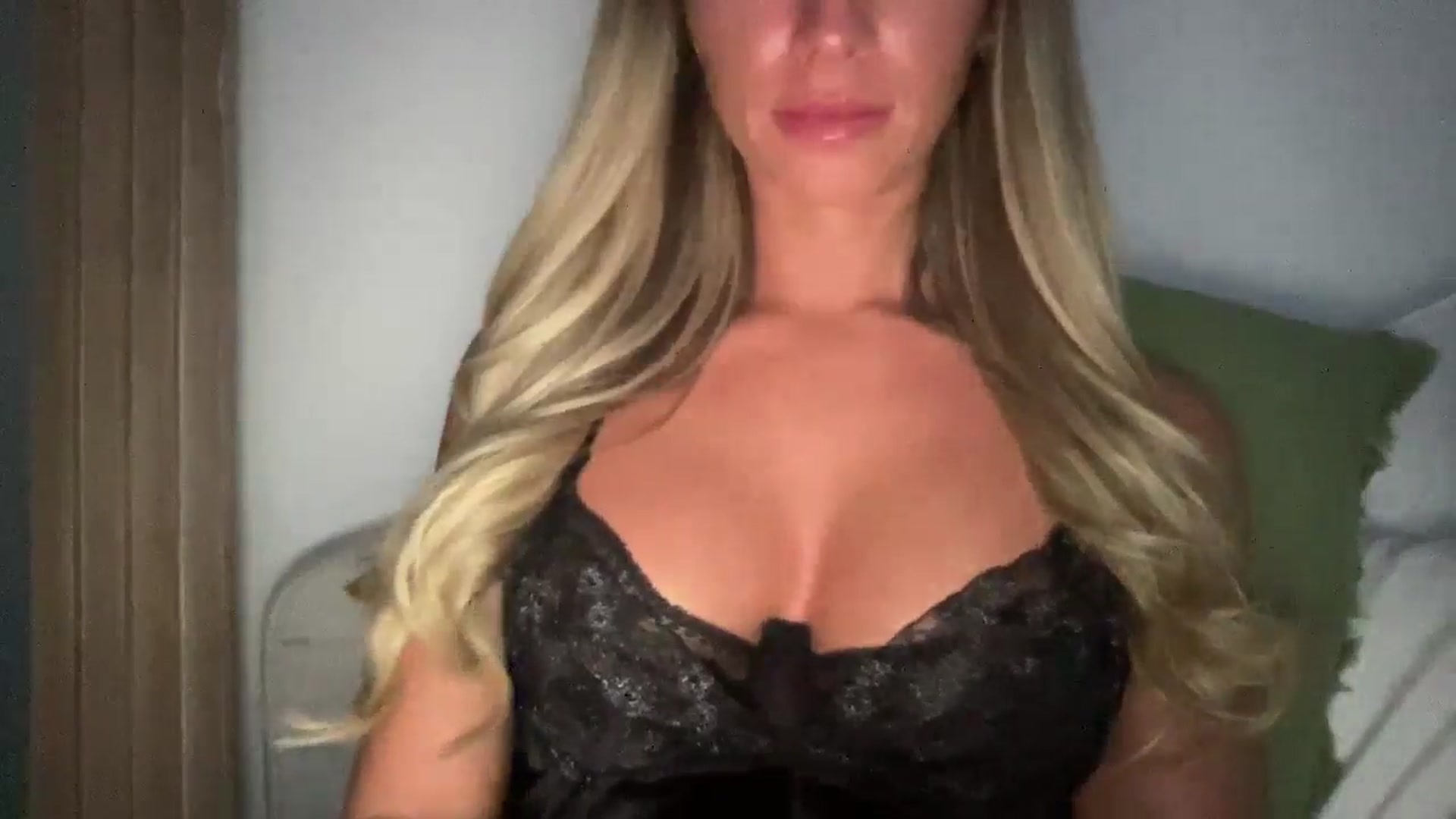 Gallery image thumbnail from Sophiaamay's myfreecams stream on, 10/08/2025, 21:50 image 6 of 20