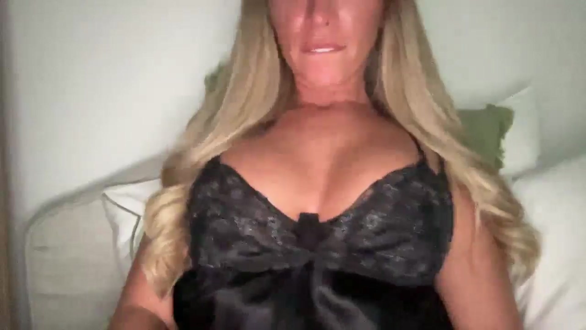 Gallery image thumbnail from Sophiaamay's myfreecams stream on, 10/08/2025, 22:32 image 19 of 20