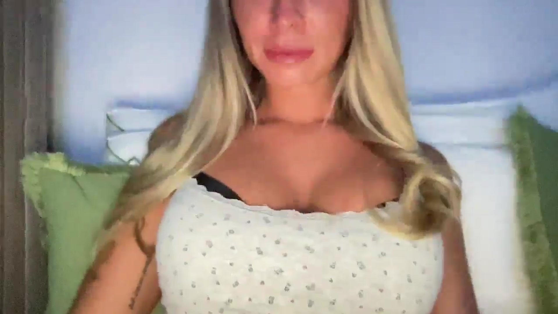 Gallery image thumbnail from Sophiaamay's myfreecams stream on, 10/09/2025, 19:57 image 18 of 20