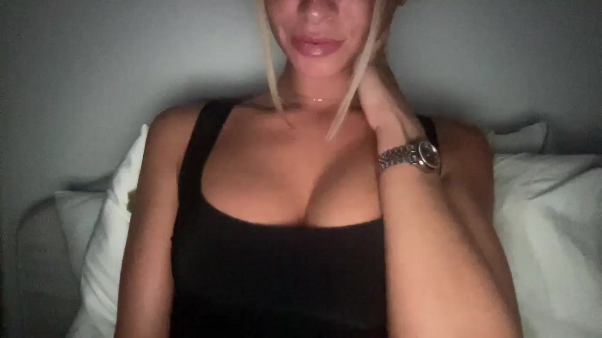 Gallery image thumbnail from Sophiaamay's myfreecams stream on, 10/15/2025, 22:26 image 16 of 20