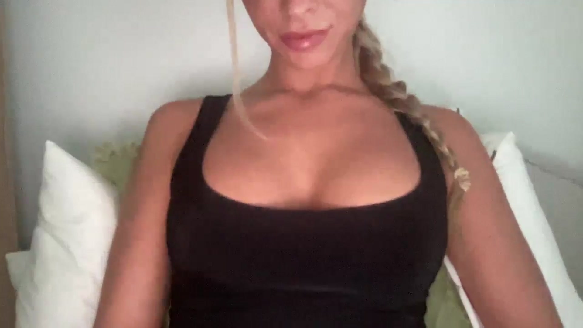 Gallery image thumbnail from Sophiaamay's myfreecams stream on, 10/16/2025, 13:13 image 9 of 20
