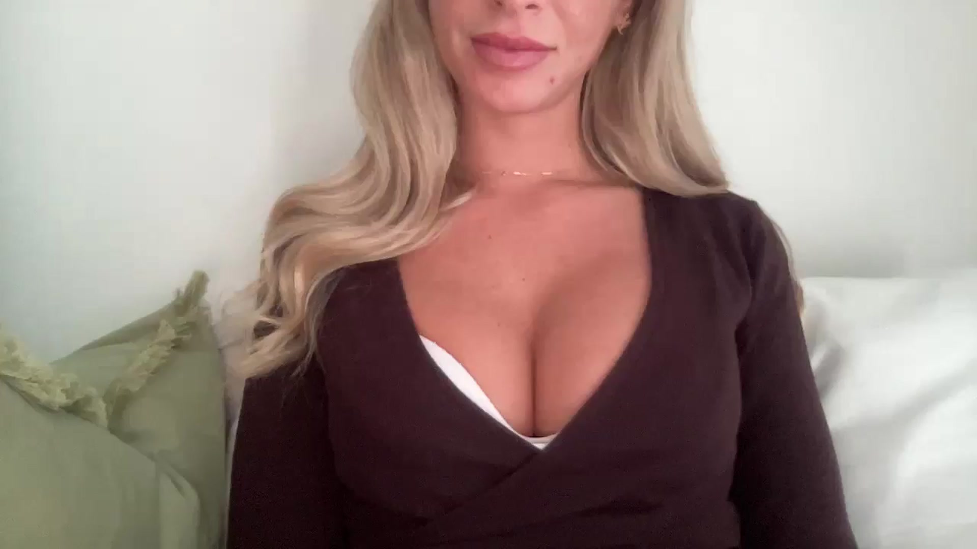 Gallery image thumbnail from Sophiaamay's myfreecams stream on, 10/22/2025, 11:37 image 10 of 20