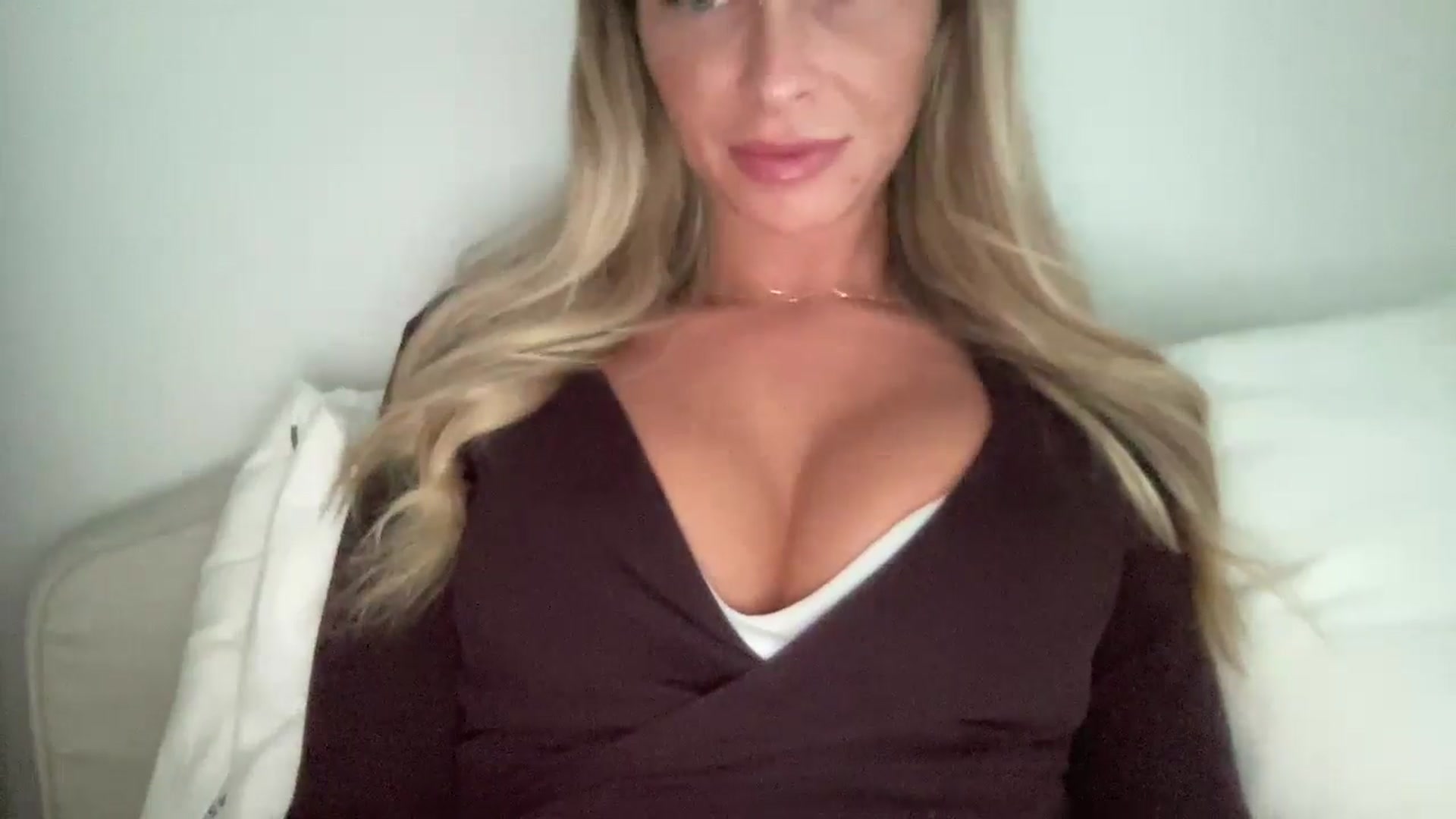 Gallery image thumbnail from Sophiaamay's myfreecams stream on, 10/22/2025, 14:30 image 11 of 20