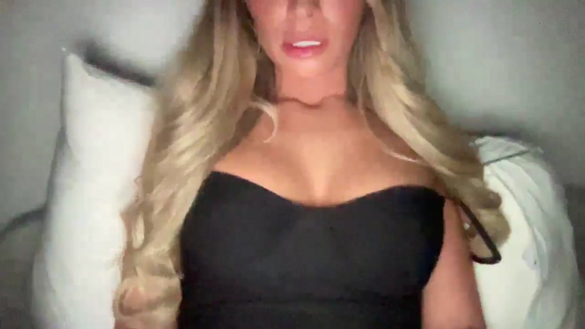 Gallery image thumbnail from Sophiaamay's myfreecams stream on, 10/26/2025, 22:44 image 17 of 20
