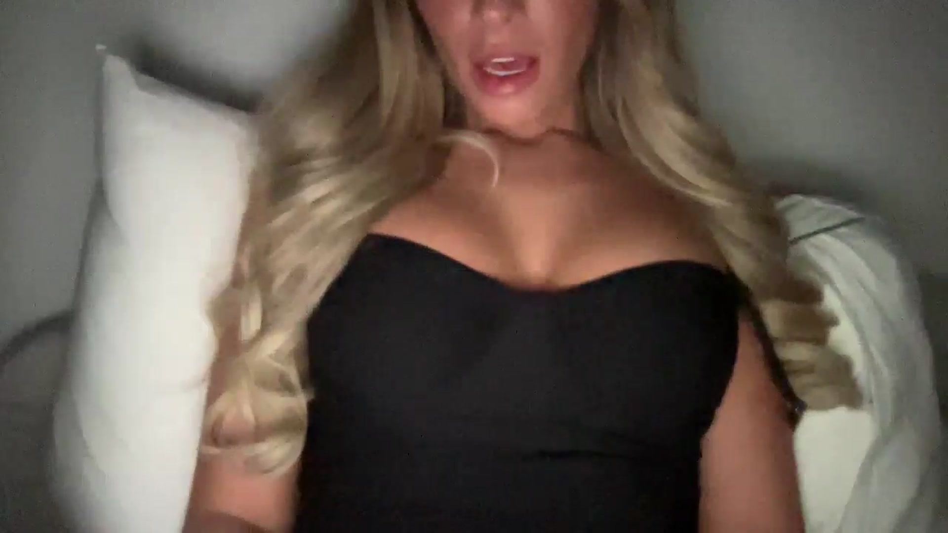 Gallery image thumbnail from Sophiaamay's myfreecams stream on, 10/26/2025, 22:44 image 20 of 20