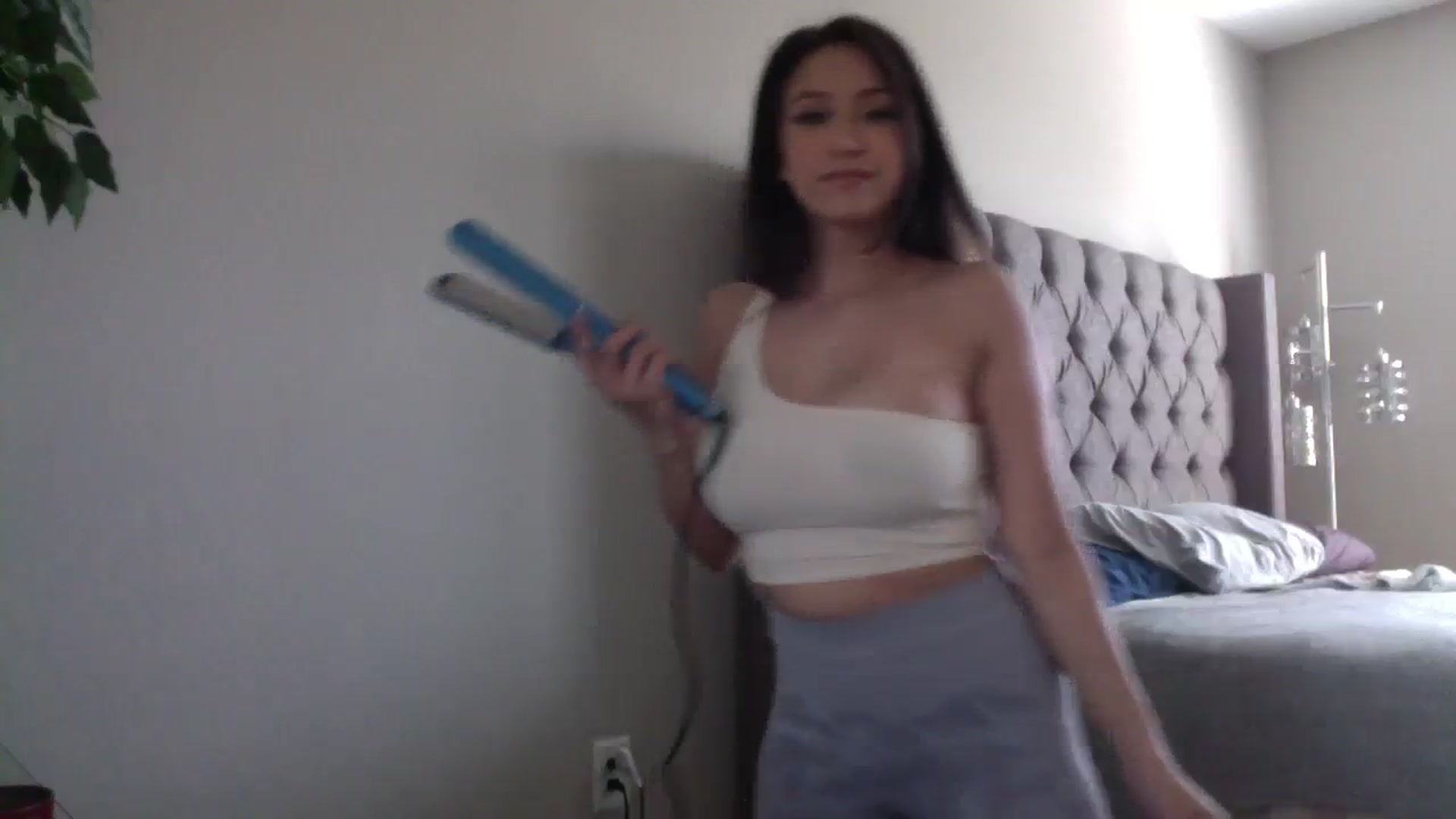 Gallery image thumbnail from Sophiaxoxo's myfreecams stream on, 03/05/2024, 23:55 image 4 of 20