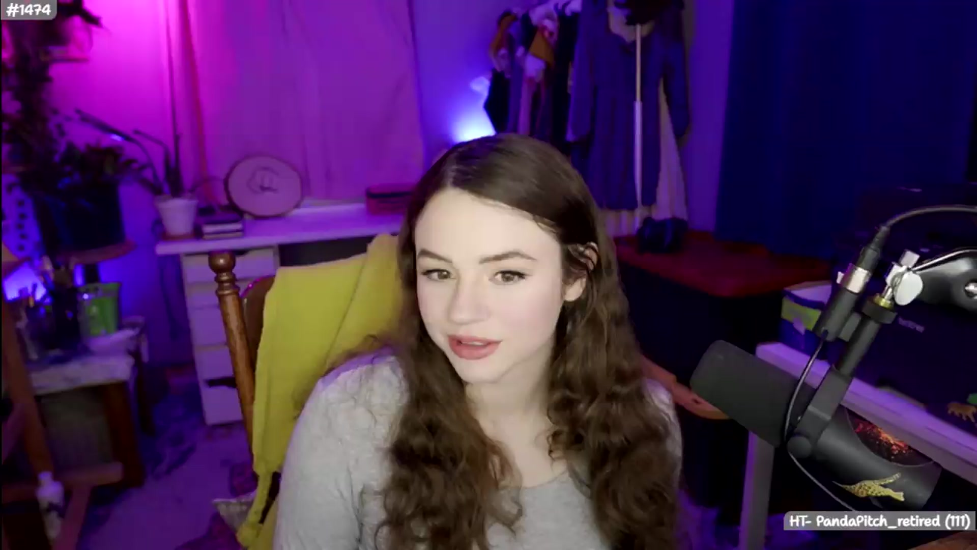 Gallery image thumbnail from SophieAmor's myfreecams stream on, 05/19/2026, 03:07 image 11 of 20