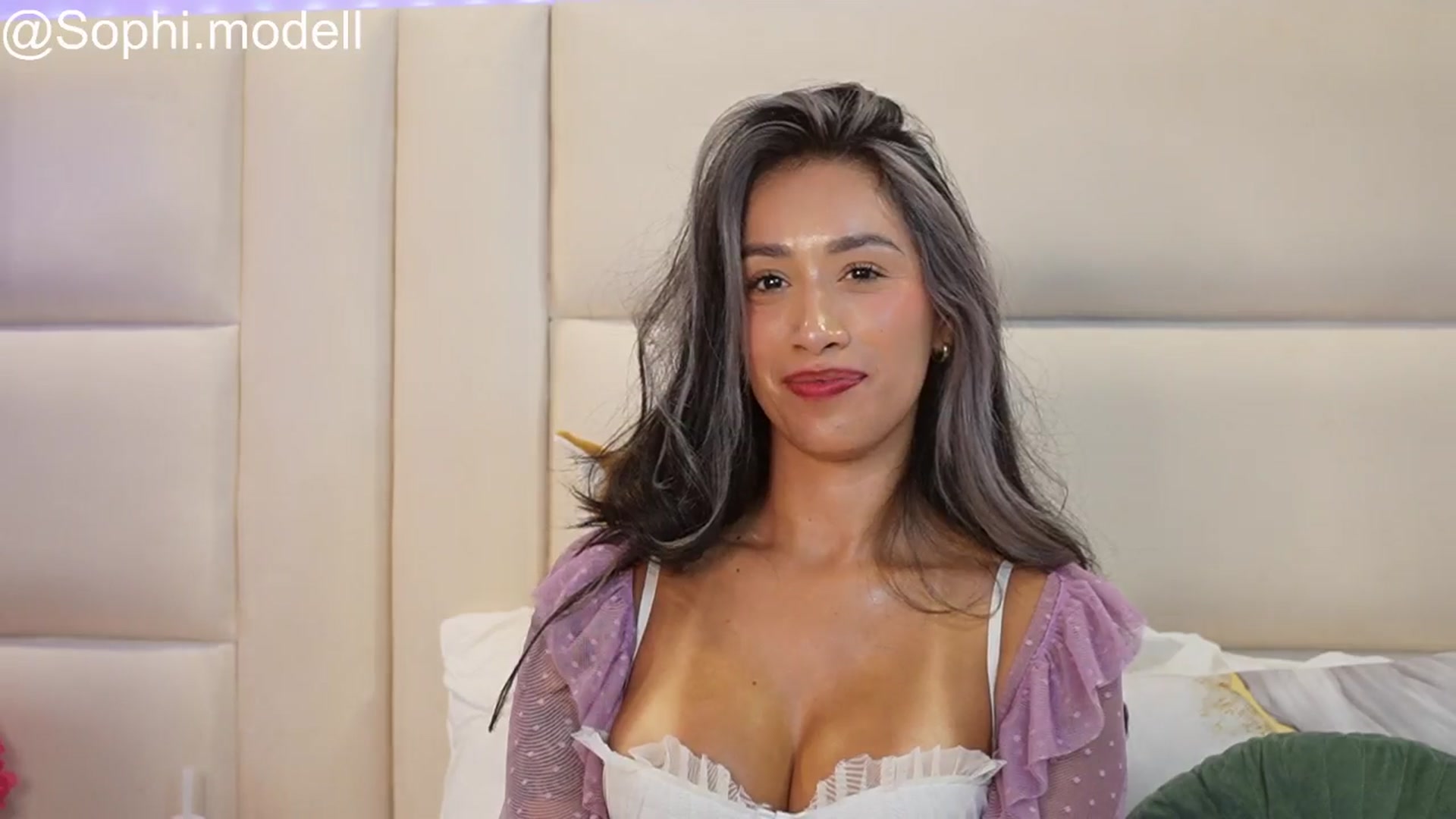 Gallery image thumbnail from SophieBecker's myfreecams stream on, 08/16/2025, 21:15 image 7 of 20