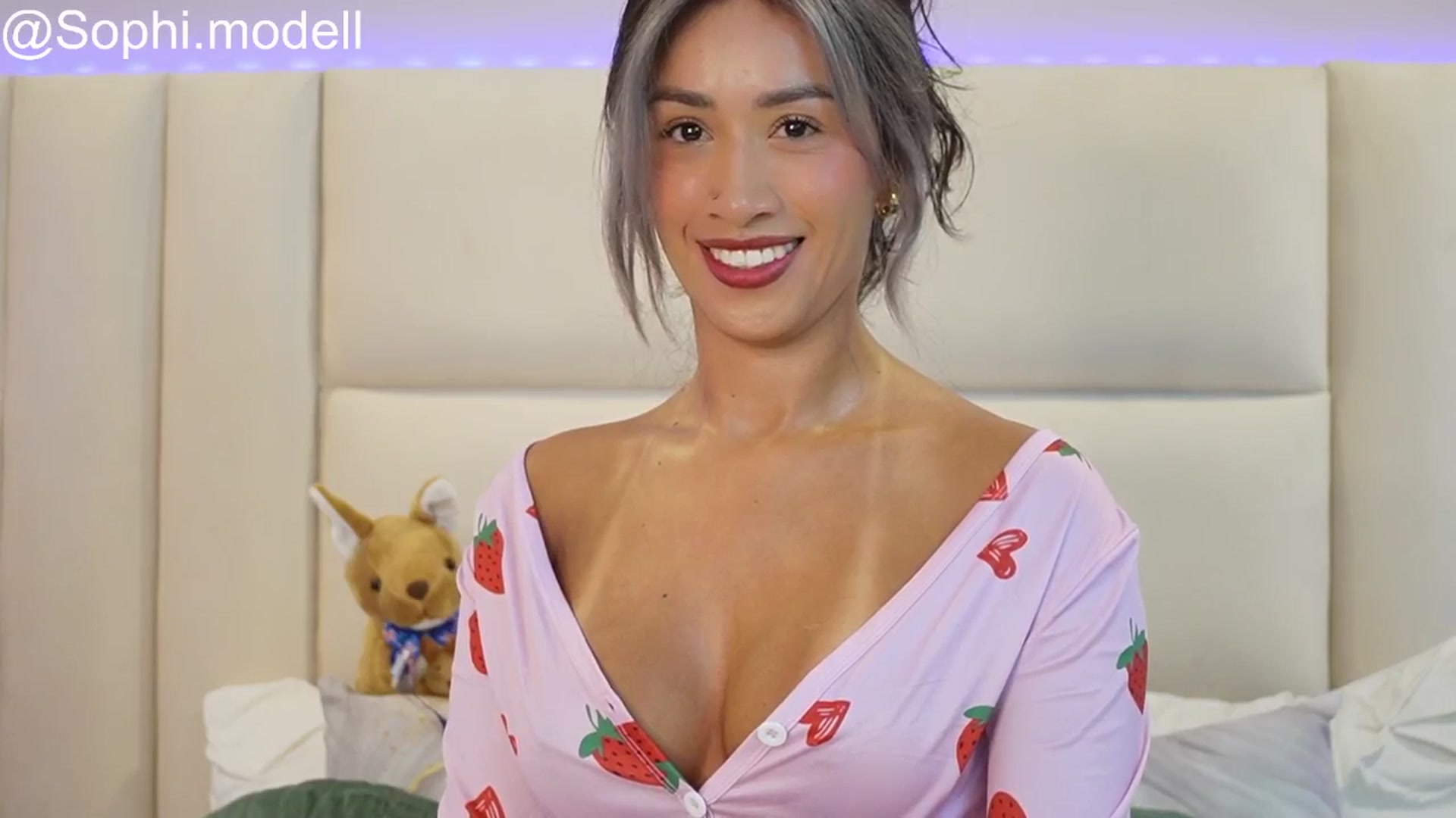 Gallery image thumbnail from SophieBecker's myfreecams stream on, 08/17/2025, 17:54 image 5 of 20