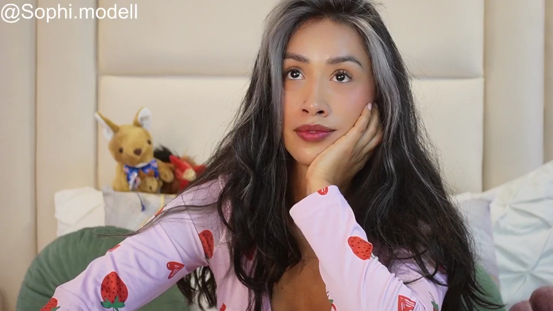 Gallery image thumbnail from SophieBecker's myfreecams stream on, 08/17/2025, 17:54 image 18 of 20