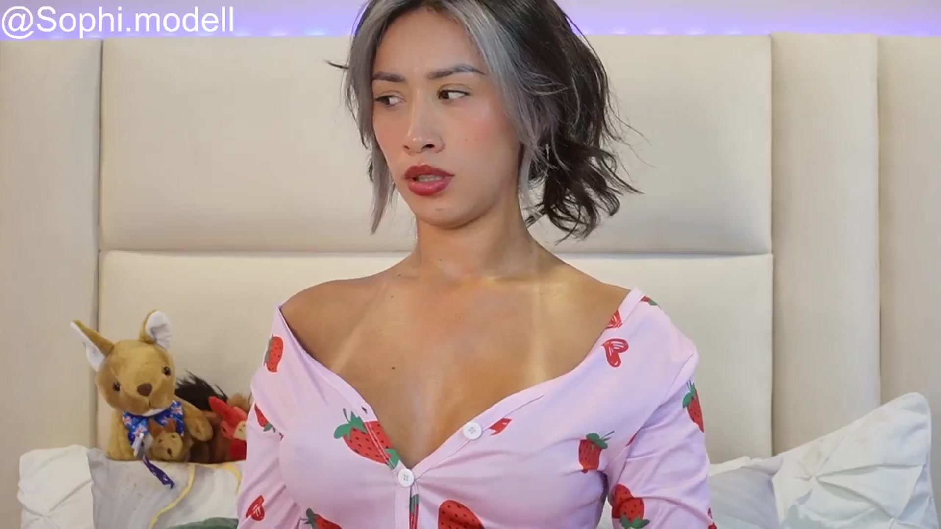 Gallery image thumbnail from SophieBecker's myfreecams stream on, 08/18/2025, 24:03 image 16 of 20