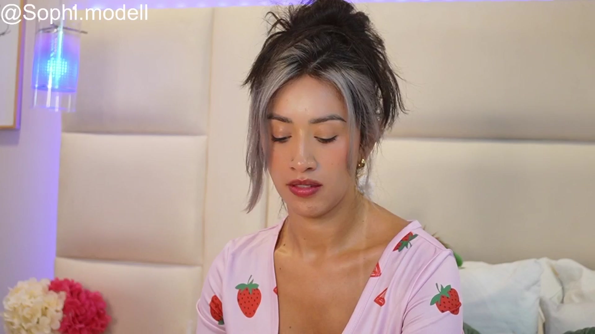 Gallery image thumbnail from SophieBecker's myfreecams stream on, 08/18/2025, 24:03 image 12 of 20