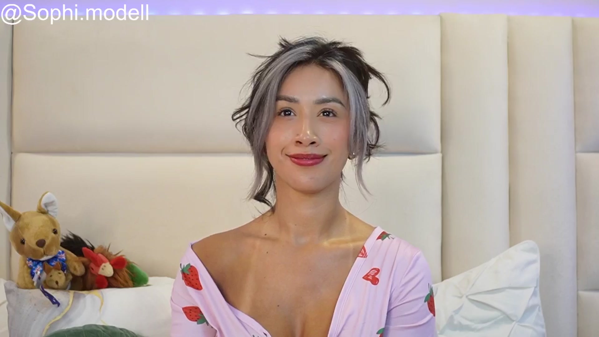 Gallery image thumbnail from SophieBecker's myfreecams stream on, 08/18/2025, 24:03 image 17 of 20